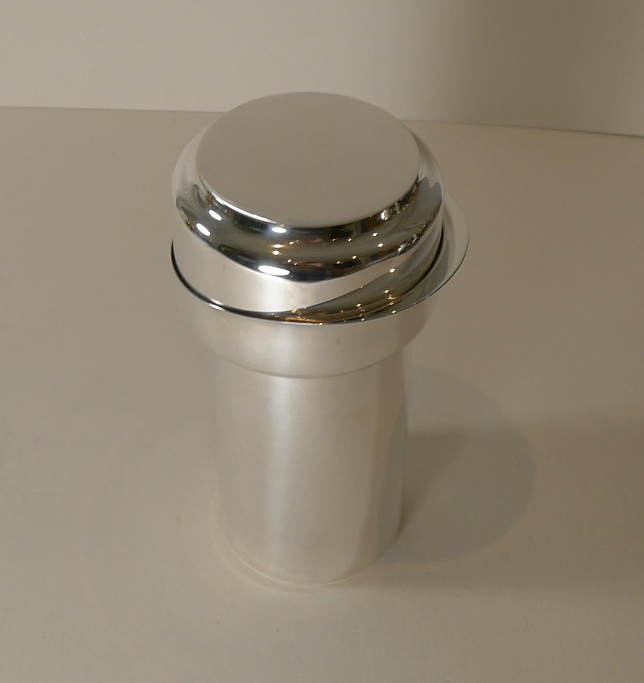Vintage Italian Silver Plated Cocktail Shaker by Lino Sabattini, c.1960 For Sale 7