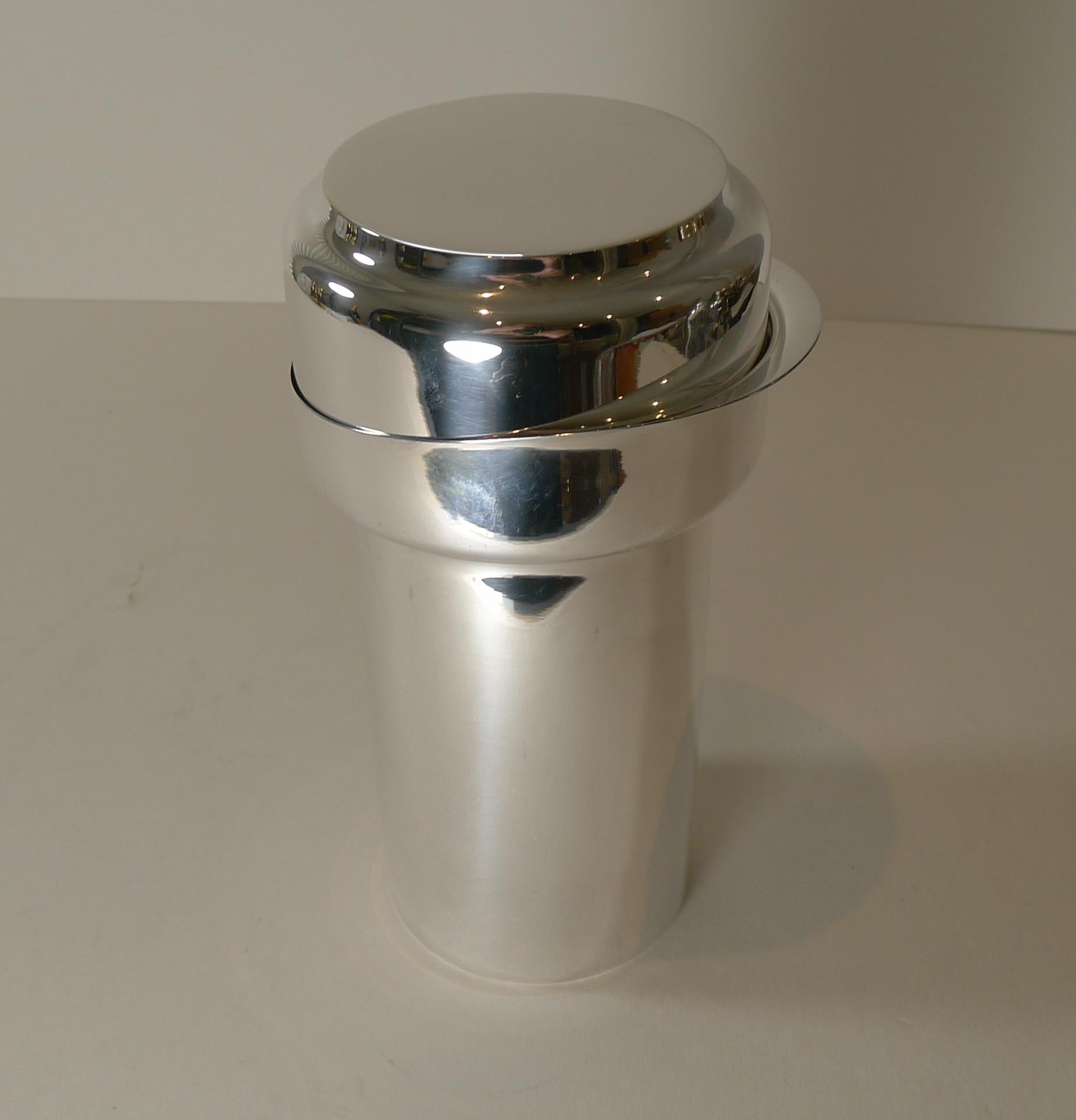 Vintage Italian Silver Plated Cocktail Shaker by Lino Sabattini, c.1960 For Sale 9