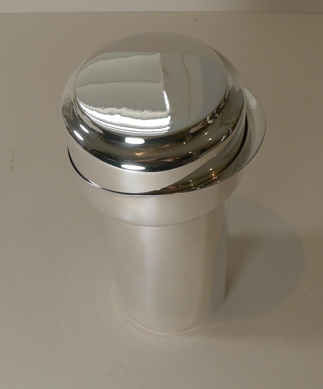 Vintage Italian Silver Plated Cocktail Shaker by Lino Sabattini, c.1960 For Sale 10