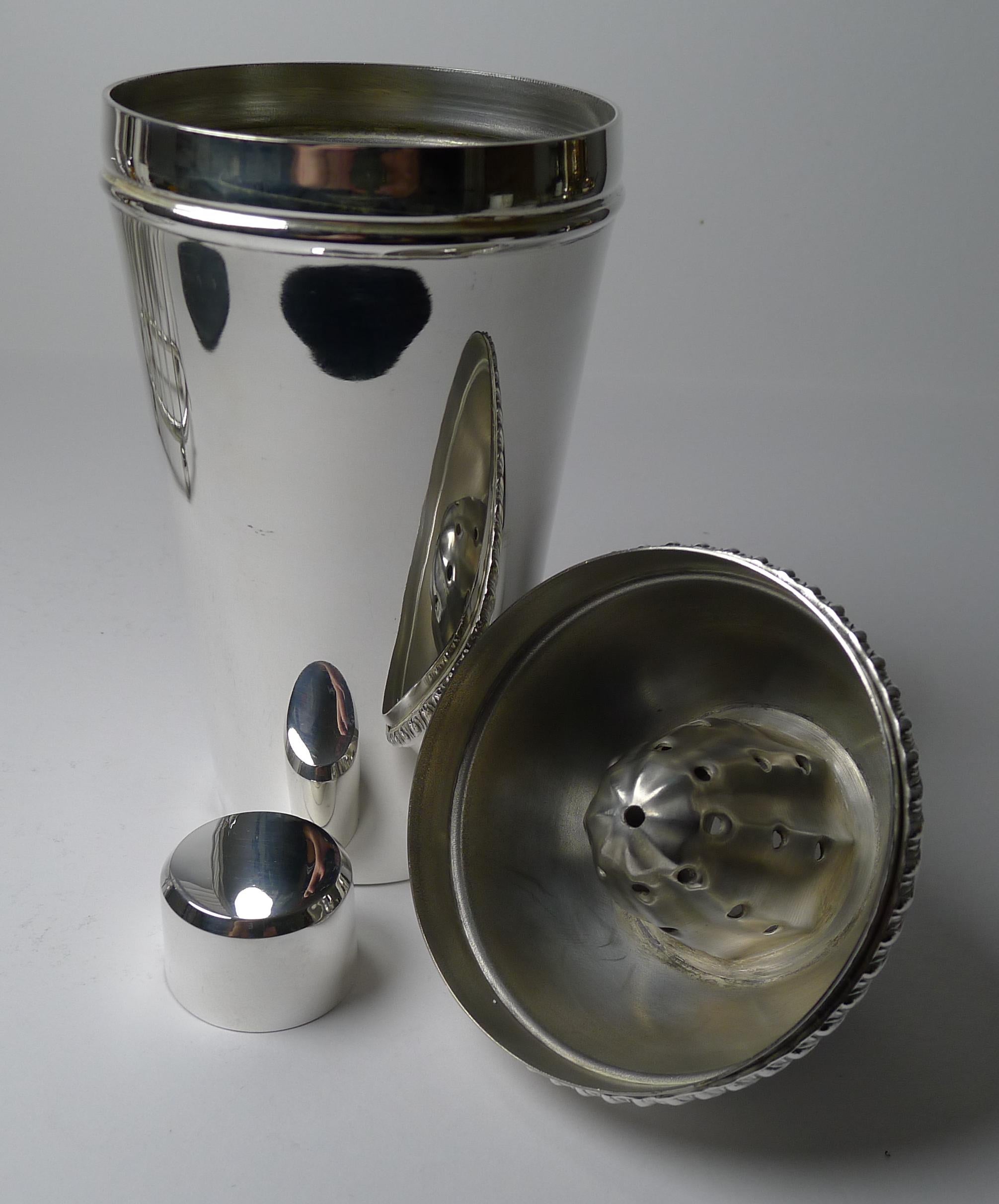 Vintage Italian Silver Plated Cocktail Shaker with Integral Lemon Squeezer For Sale 2