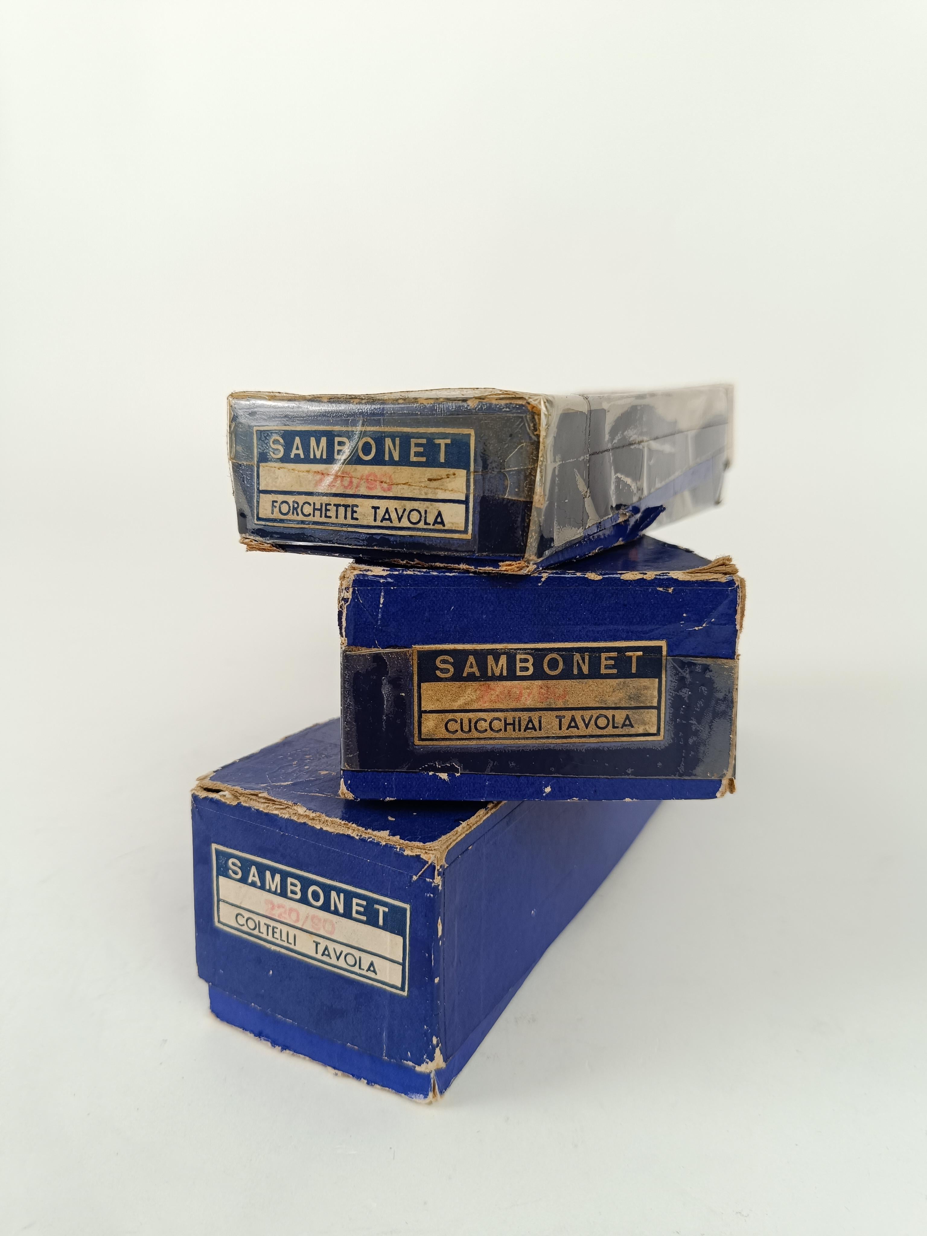 Cubertería fabricada en Italia por la histórica empresa Sambonet de plata y baño de plata.
Fundada en 1856 en Piamonte, a lo largo de los años ha adquirido marcas importantes como Rosenthal, Arzberg y las marcas francesas Raynaud y Ercuis, creando