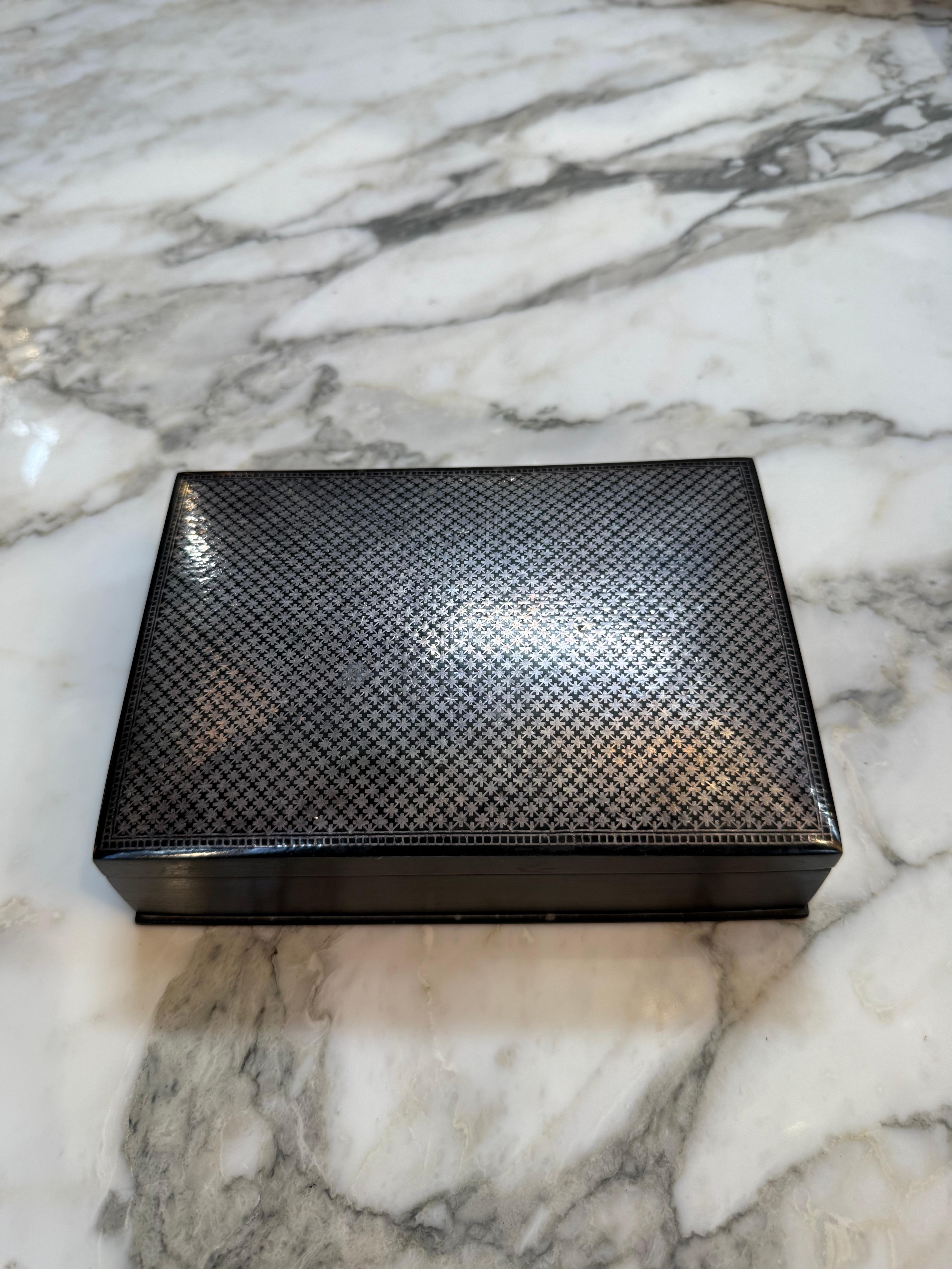 Moderno Scatola per carte da gioco guilloché d'epoca in argento in vendita