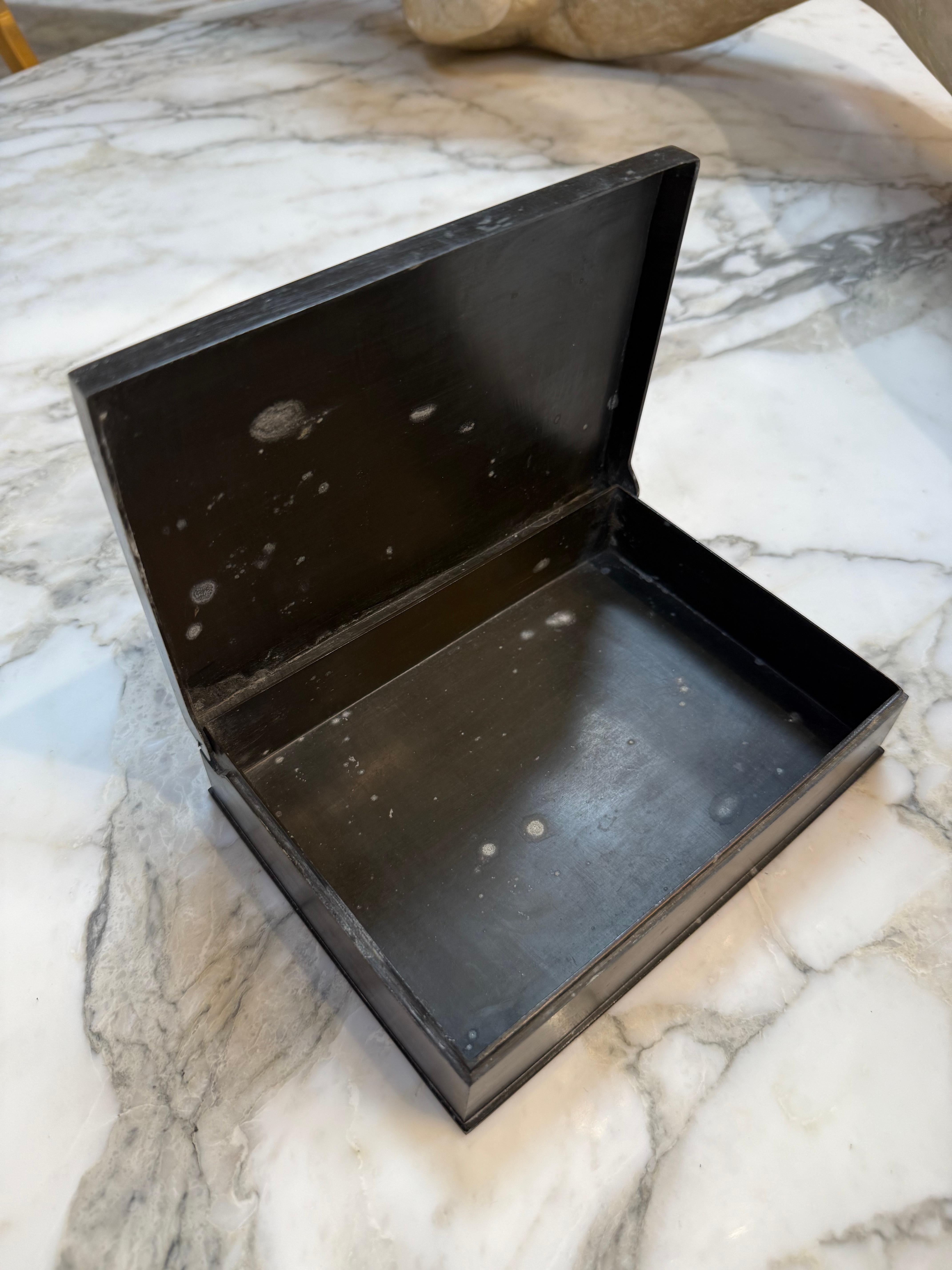 Scatola per carte da gioco guilloché d'epoca in argento In condizioni buone in vendita a Los Angeles, CA