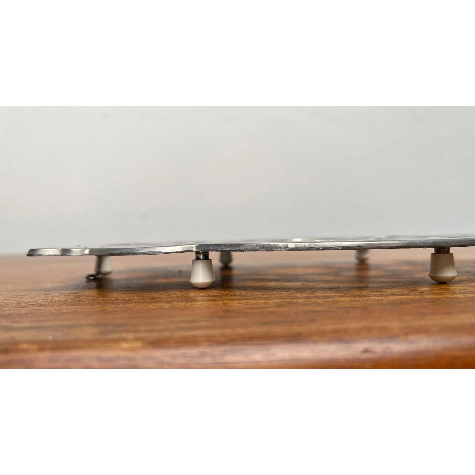 Plateau de table italien vintage en métal argenté avec motif de hibou de Leonard en vente 5