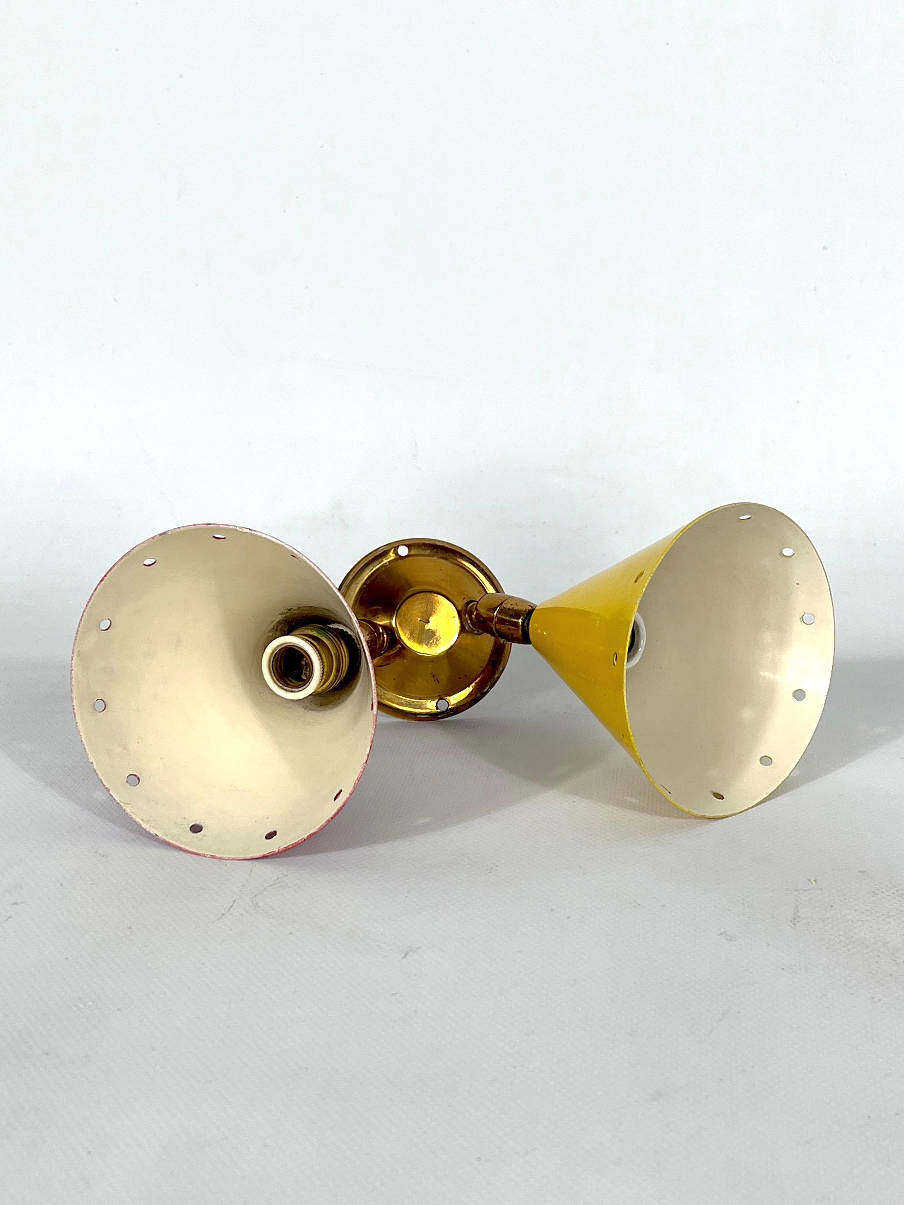 Vintage Italian Single Brass Double Cones Wall Lamp from 50s For Sale 1
