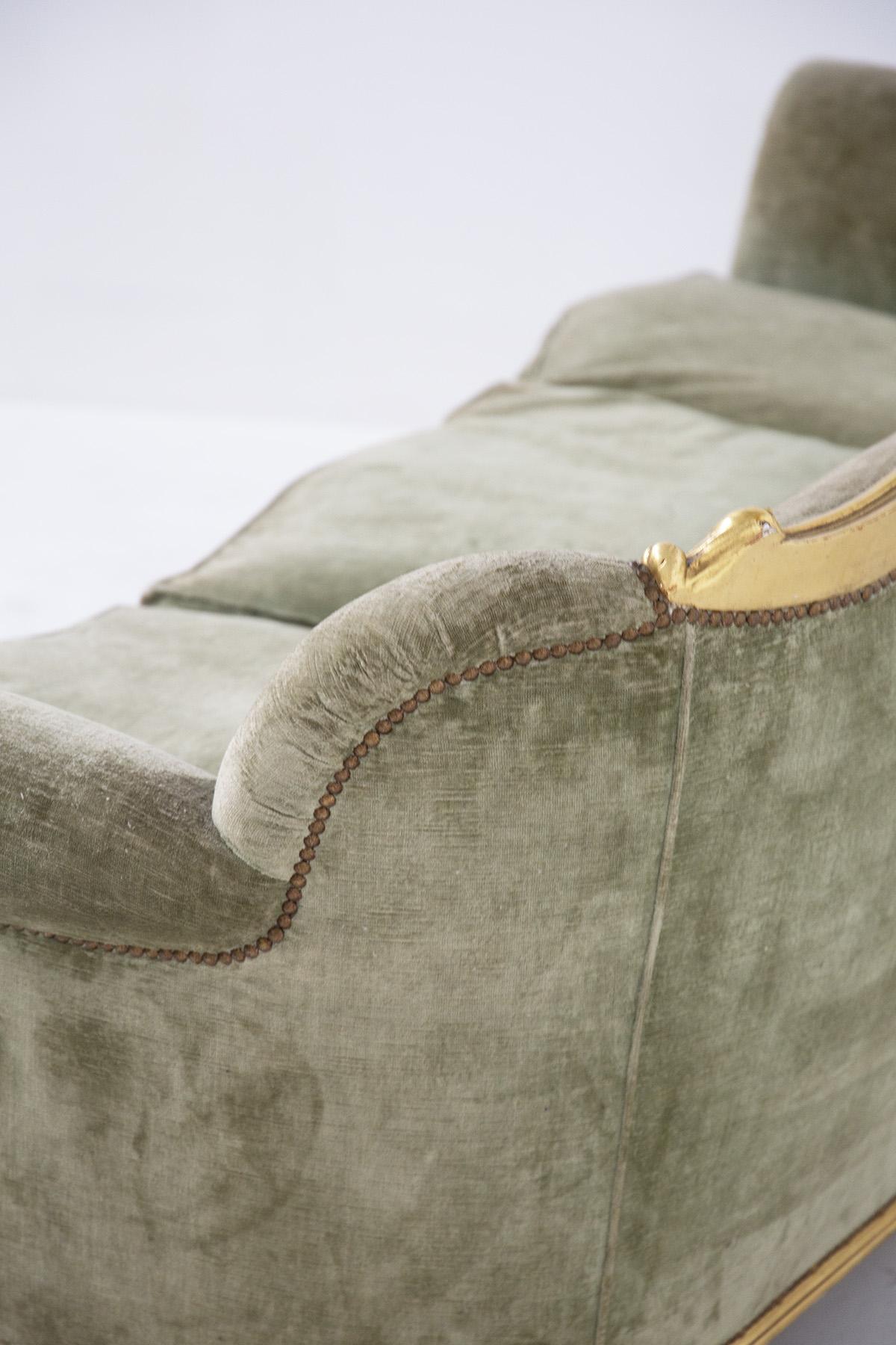 Italienisches Vintage-Sofa aus vergoldetem Holz und grünem Samt im Angebot 6
