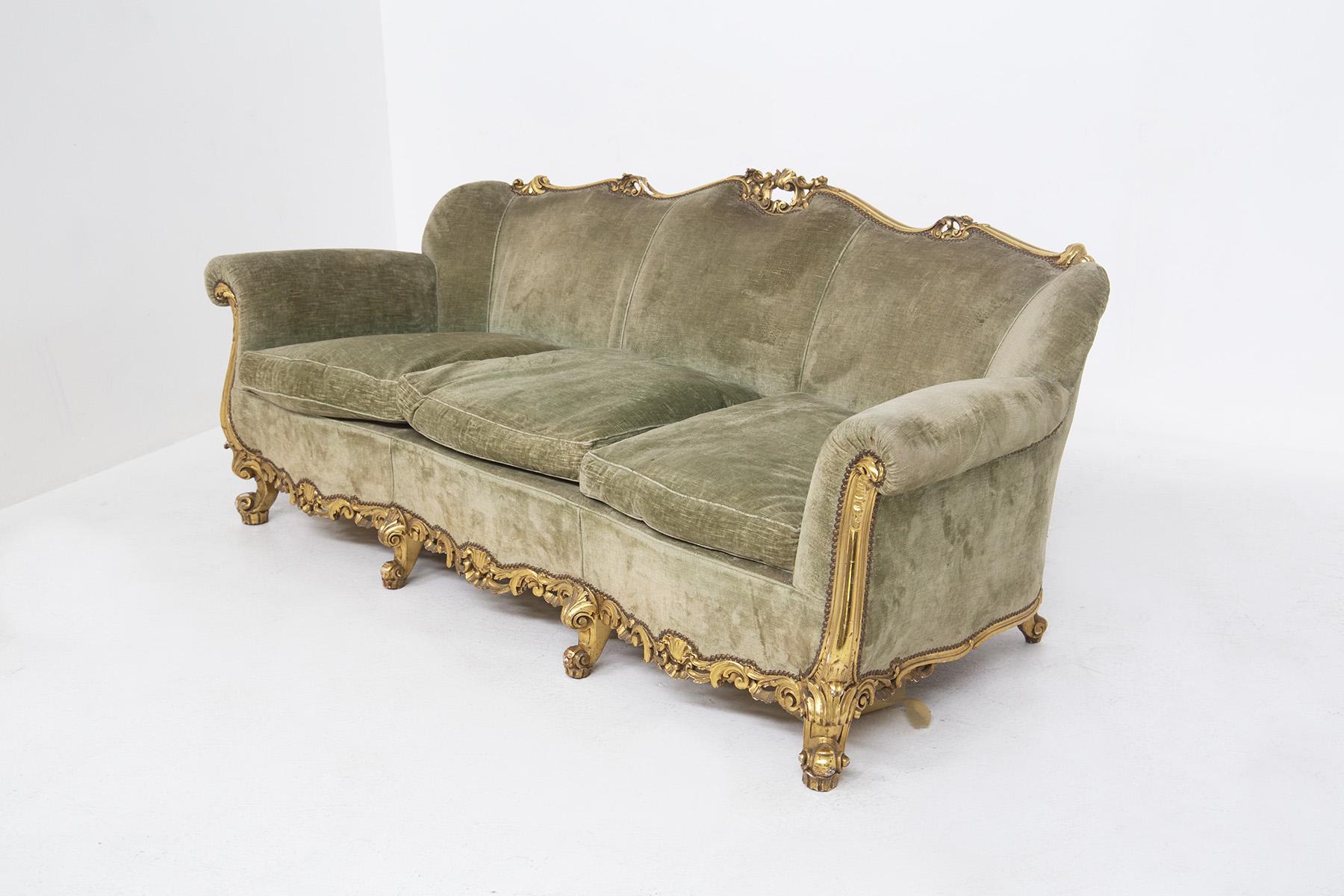 Italienisches Vintage-Sofa aus vergoldetem Holz und grünem Samt im Angebot 7