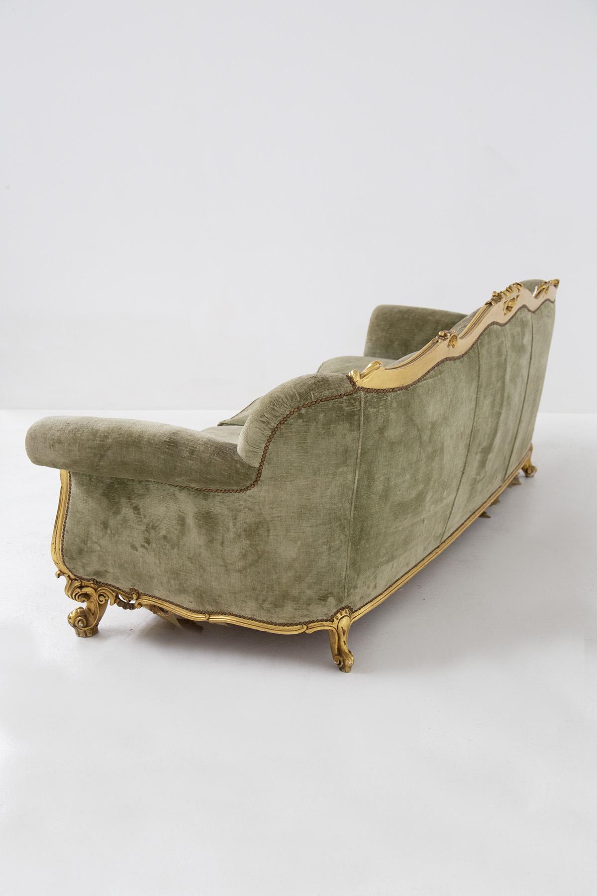 Italienisches Vintage-Sofa aus vergoldetem Holz und grünem Samt im Angebot 8