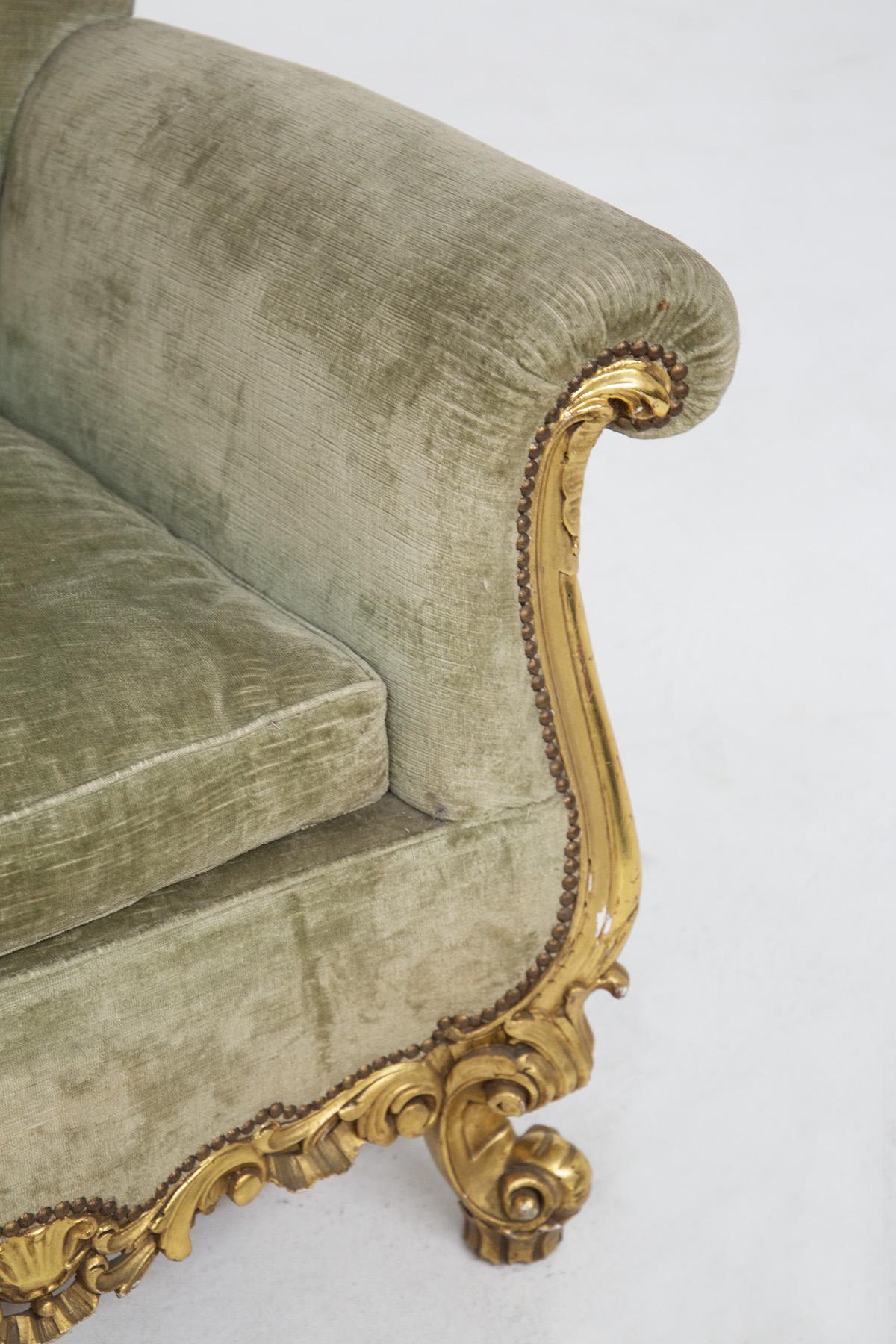 Italienisches Vintage-Sofa aus vergoldetem Holz und grünem Samt (Louis XVI.) im Angebot