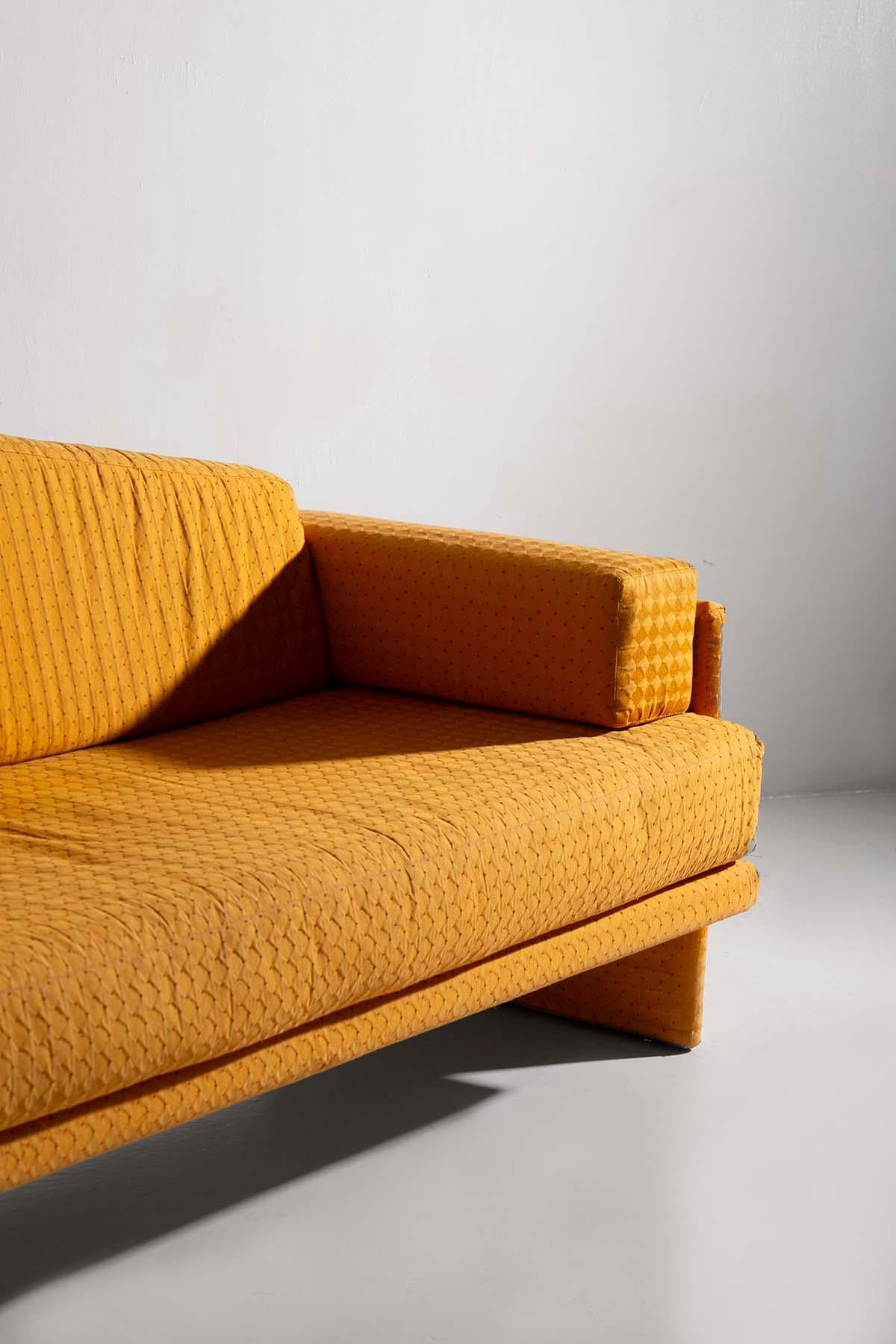 Vintage Italian Sofa in Yellow Fabric For Sale 3