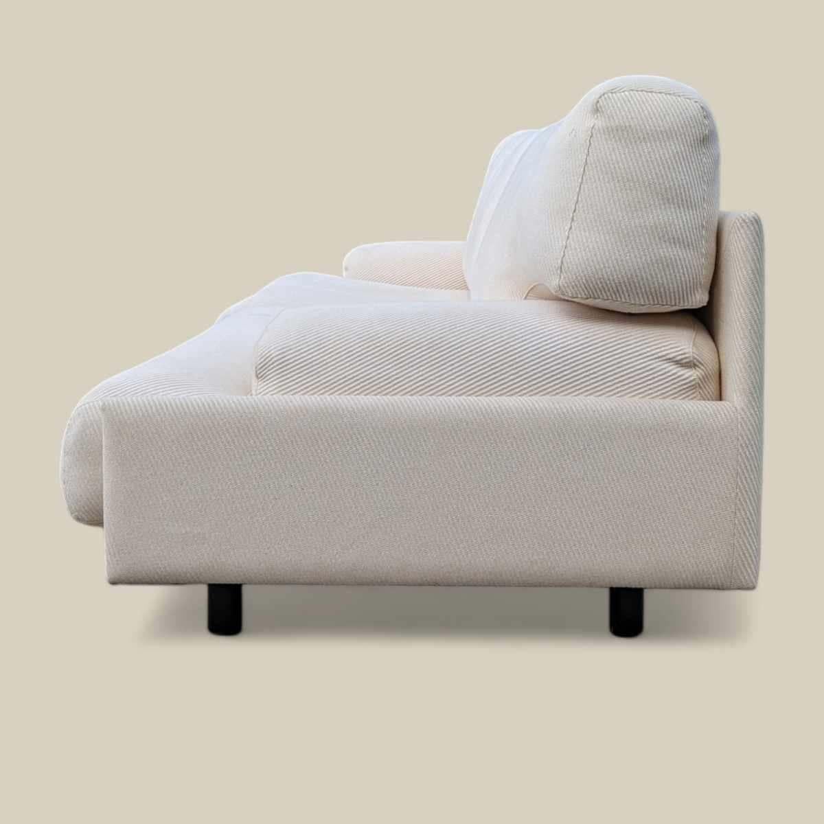 Divano italiano vintage, profilo basso, design minimalista, super confortevole, divano in vendita 1