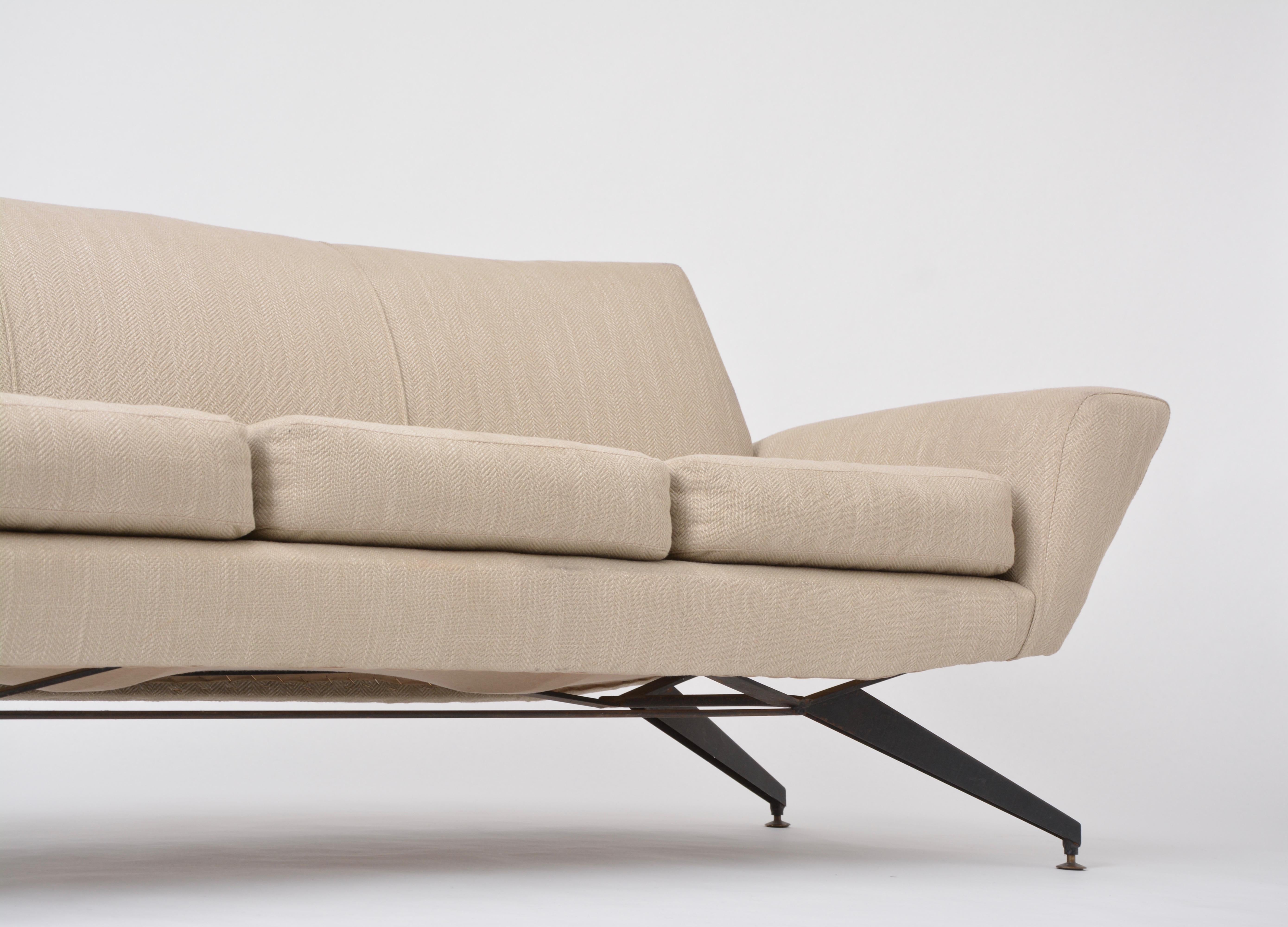 Italian Mid-Century Modern sofa with black Metal base by Lenzi 8