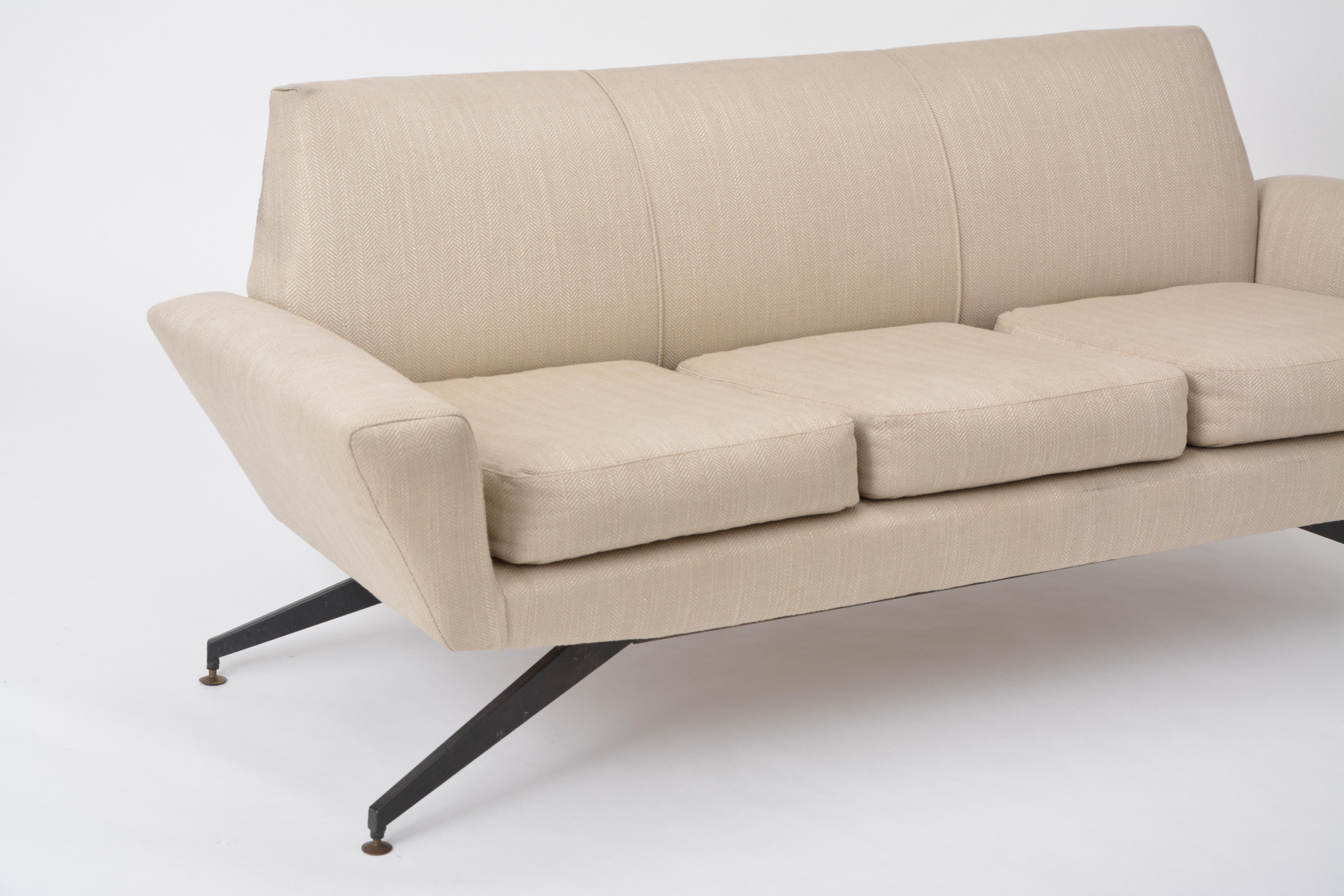 Italian Mid-Century Modern sofa with black Metal base by Lenzi 1