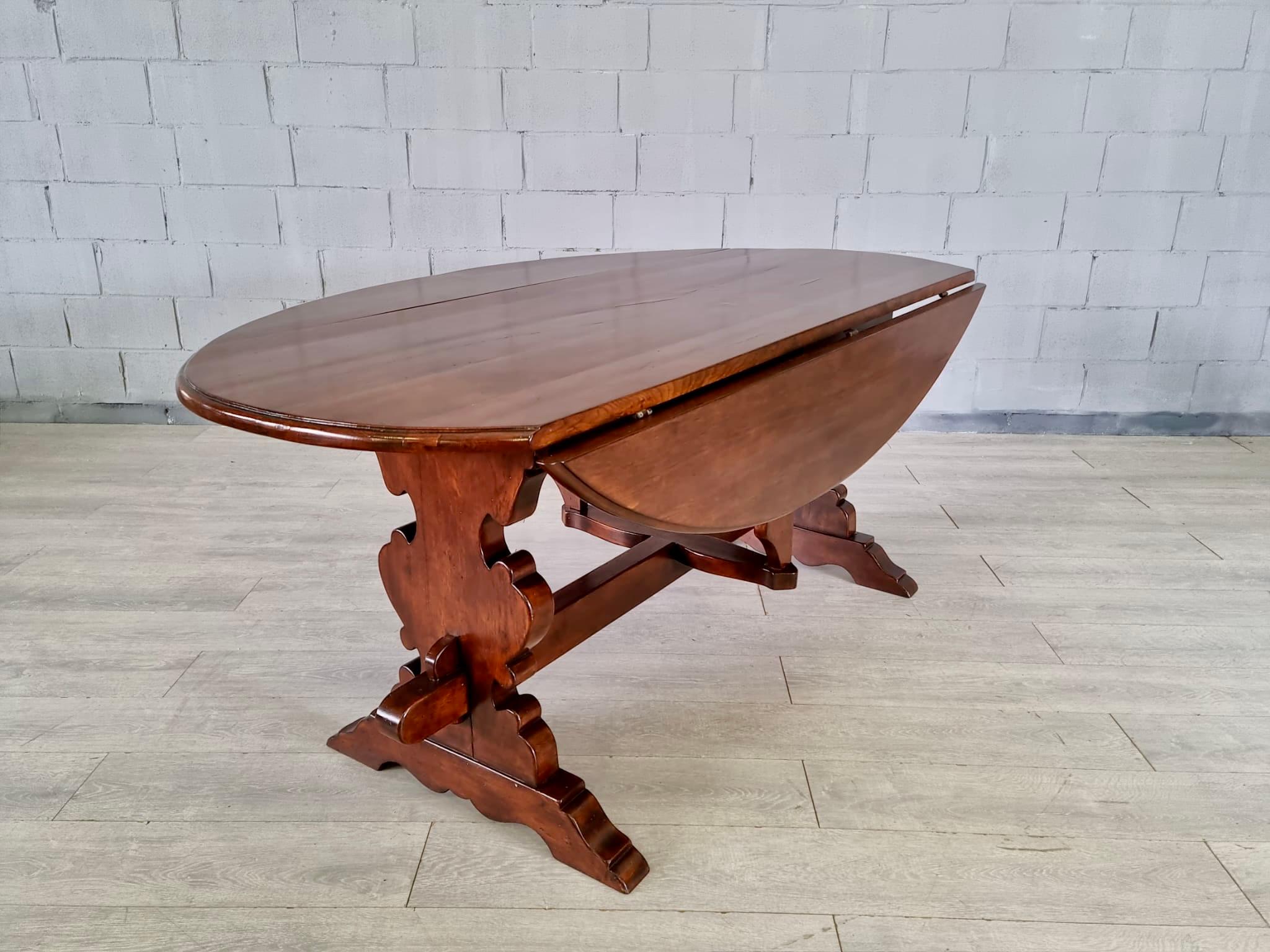 Rustique Vintage Italian Solid Wood Drop Leaf Trestle Dining Table en vente