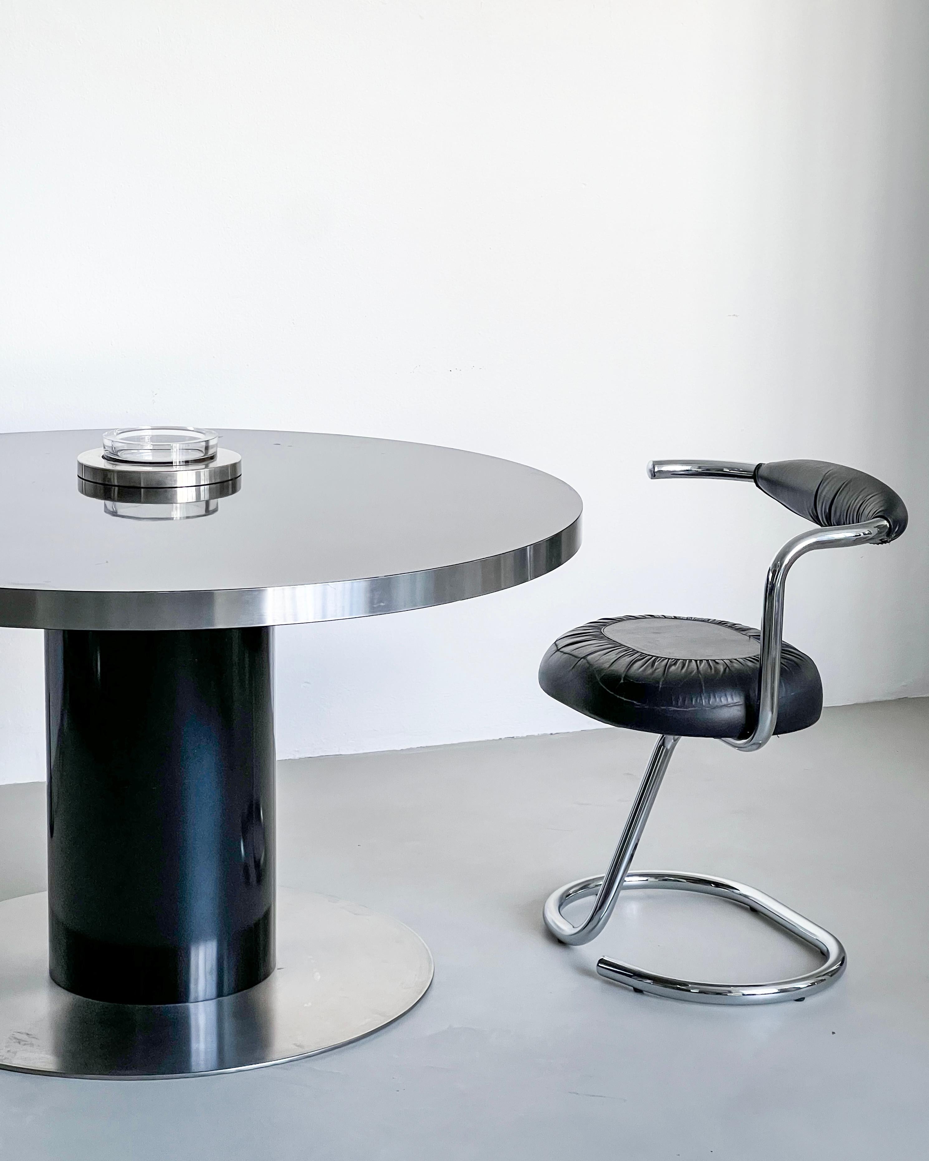 Ère spatiale Table de salle à manger italienne de l'ère spatiale en bois laqué et acier par Willy Rizzo en vente