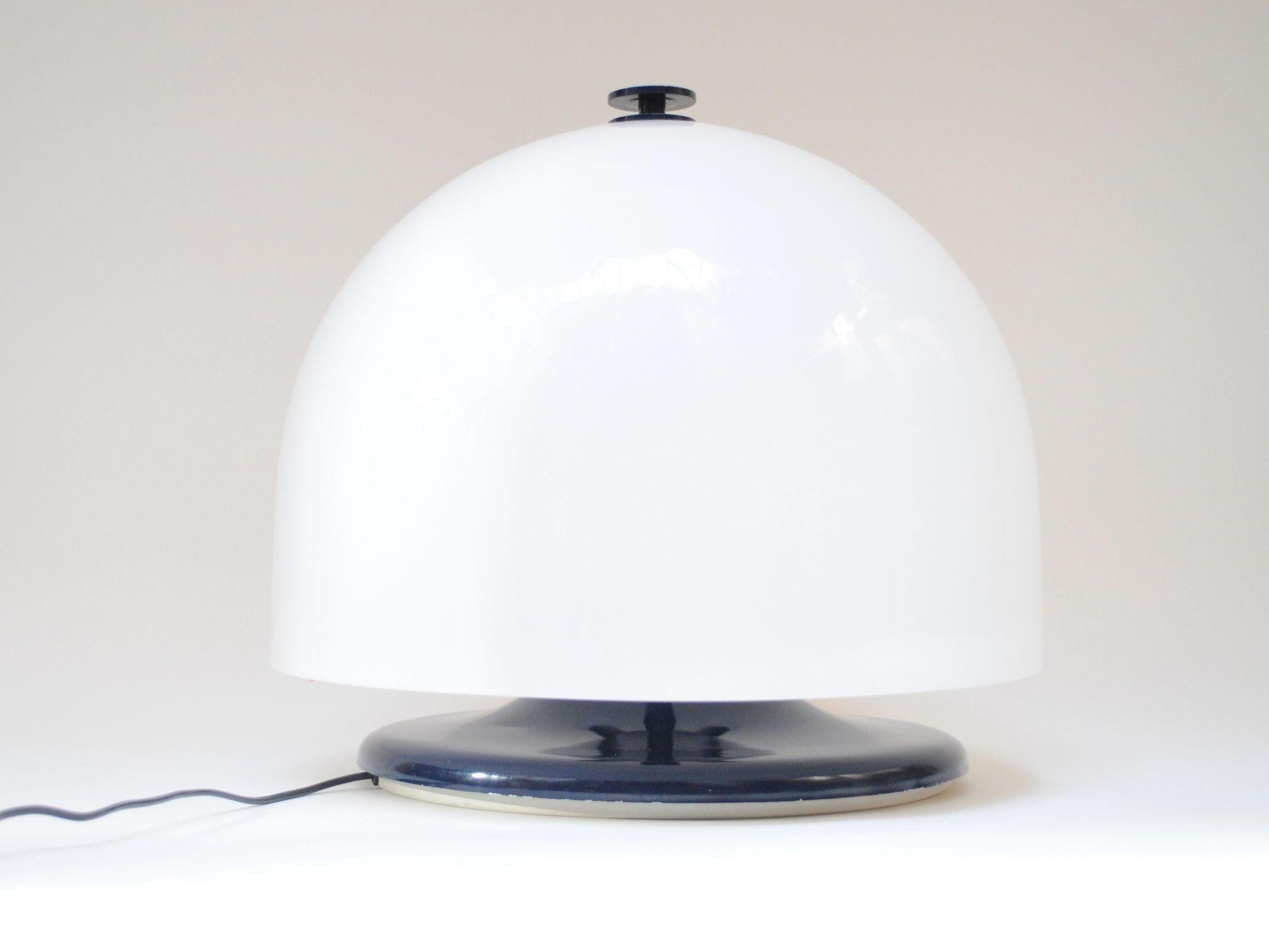 Vintage Italian Space Age Dome Mushroom Table Lamp in Enameled Metal and Acrylic For Sale 13