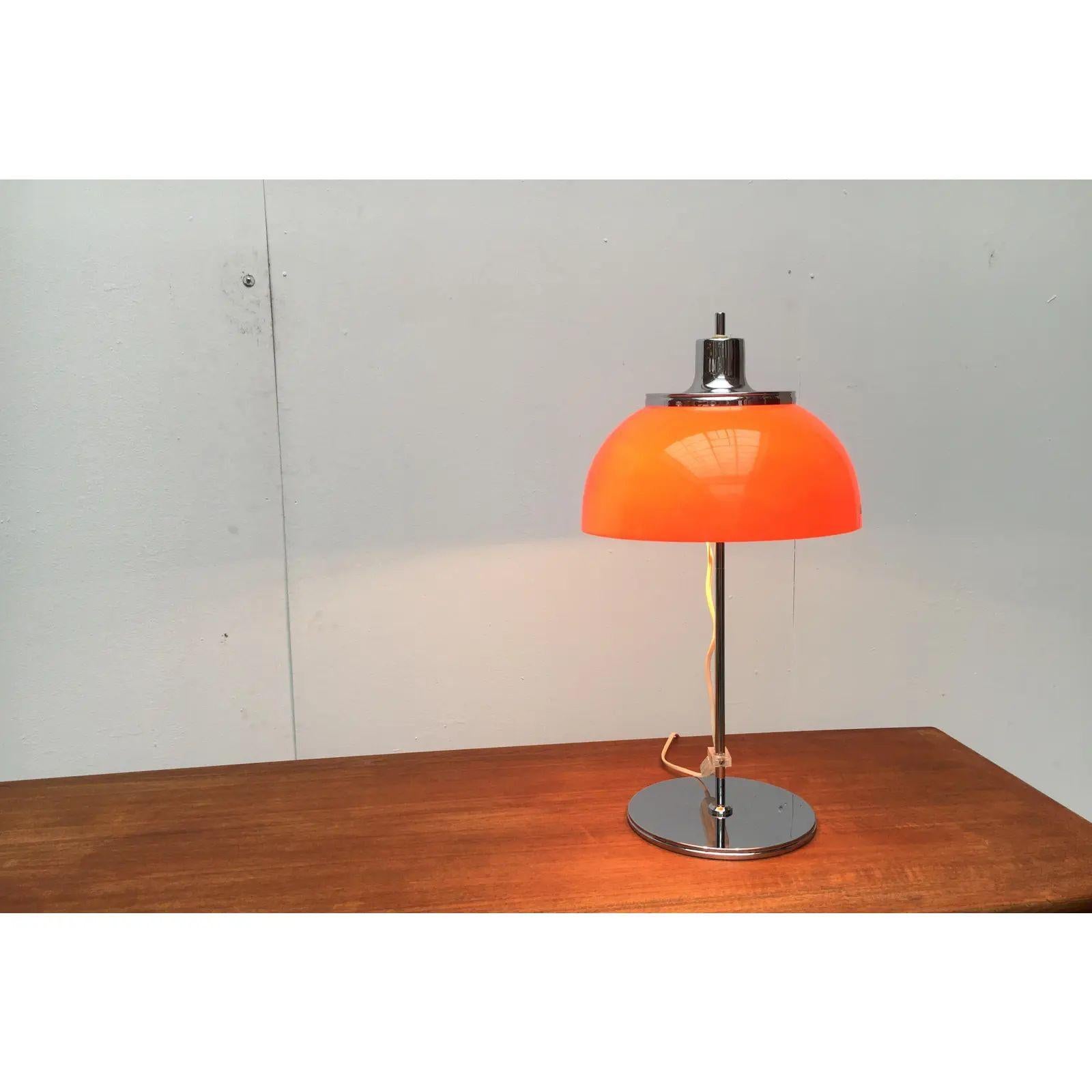 Vintage Italian Space Age Faro Table Lamp from Guzzini, 1970s In Good Condition For Sale In Hamburg, DE
