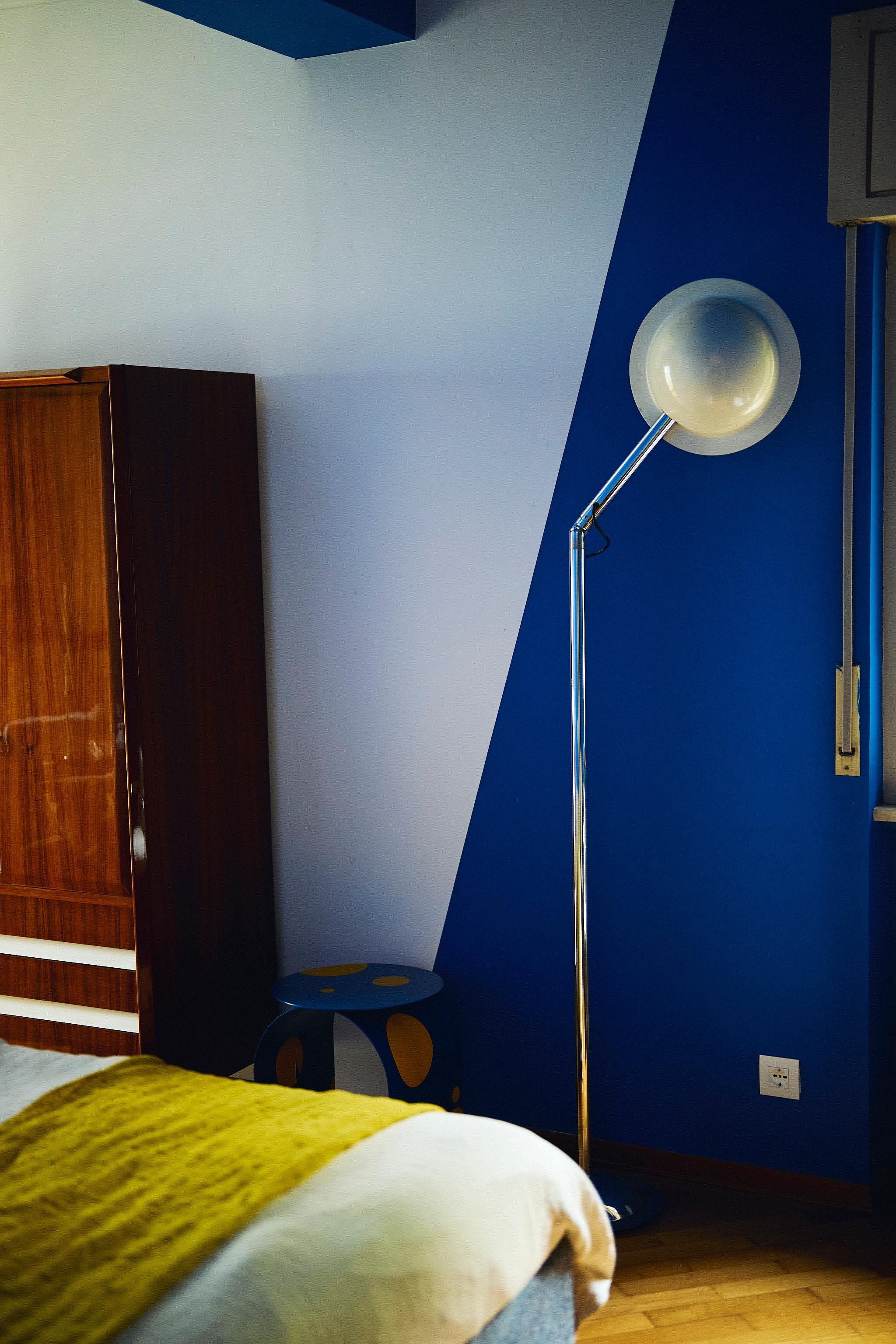Lampadaire italien vintage de l'ère spatiale en métal chromé avec abat-jour « Saucière frangée » en vente 4