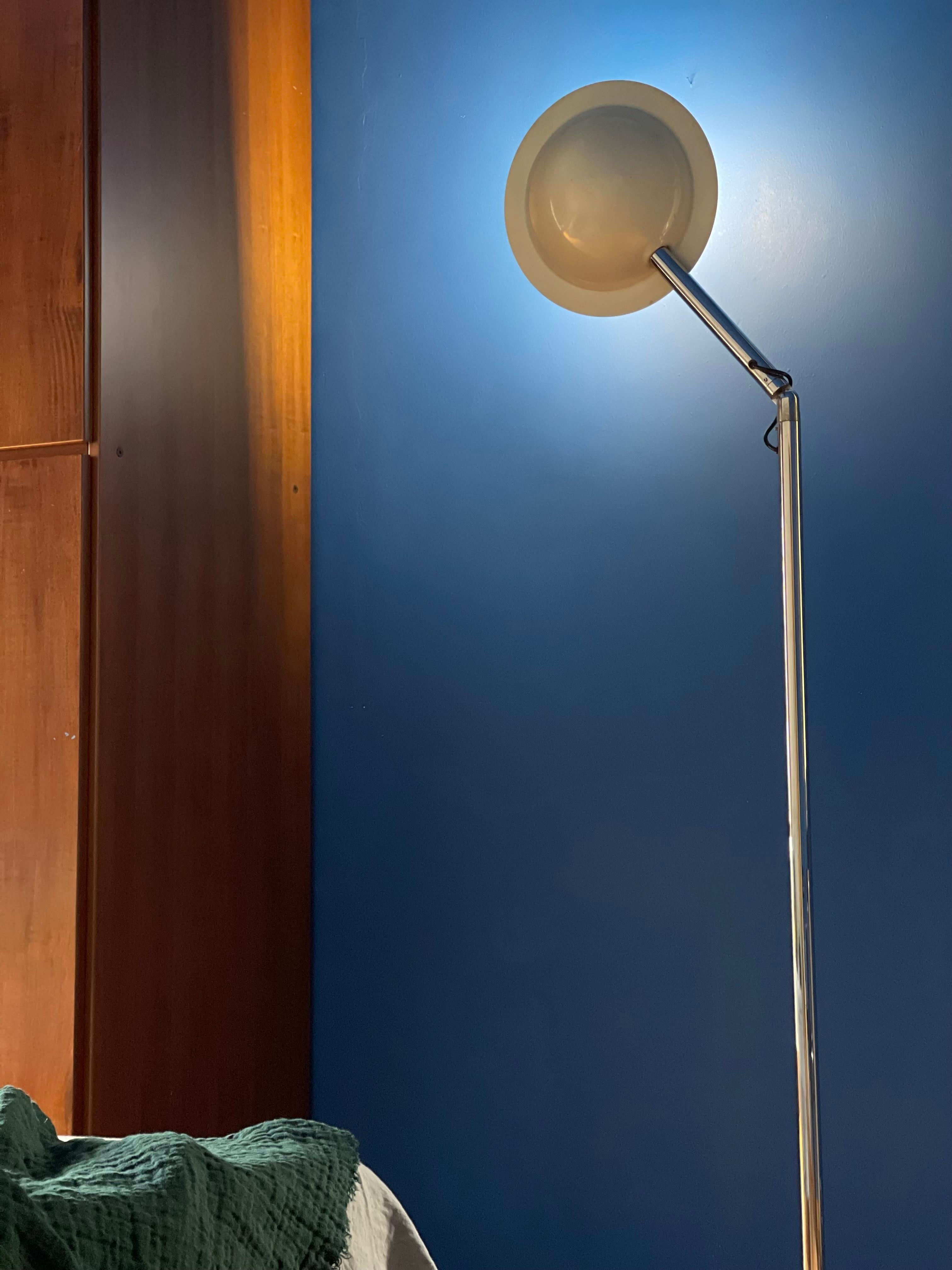 Lampadaire italien vintage de l'ère spatiale en métal chromé avec abat-jour « Saucière frangée » en vente 3