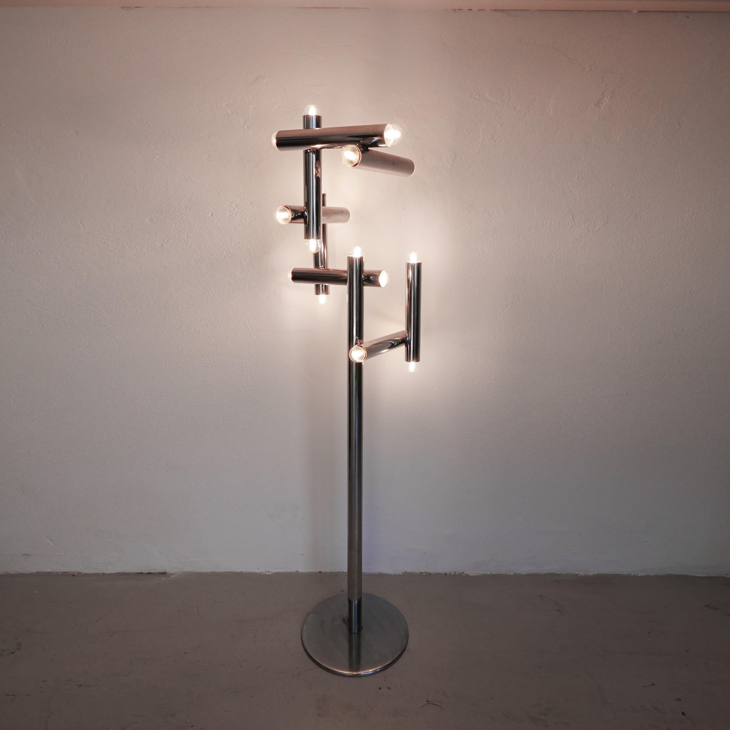 Vintage Italian Space Age floor lamp in the style of Reggiani, geometric tubes For Sale 2