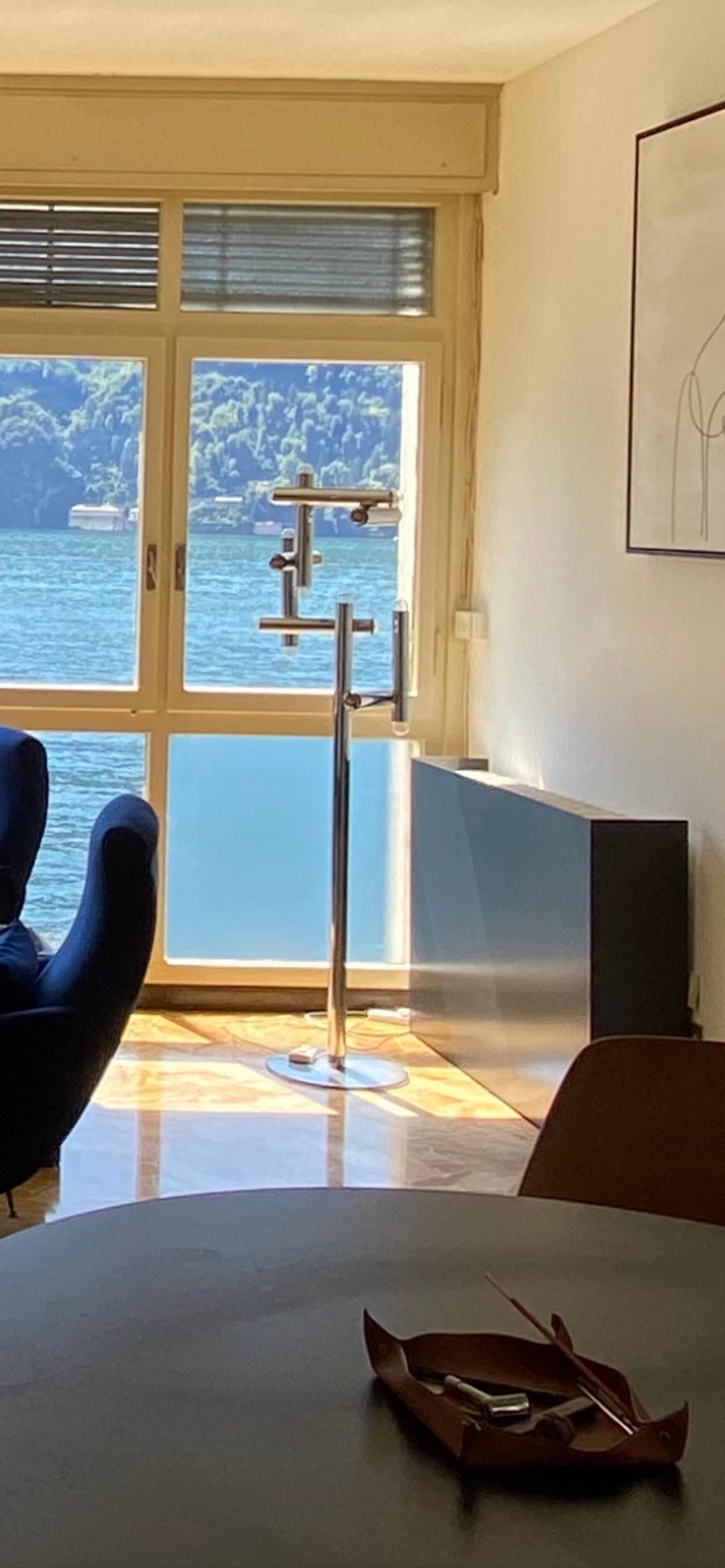 Ère spatiale Lampadaire italien de l'ère spatiale Reggiani, tubes géométriques, chromé minimal en vente