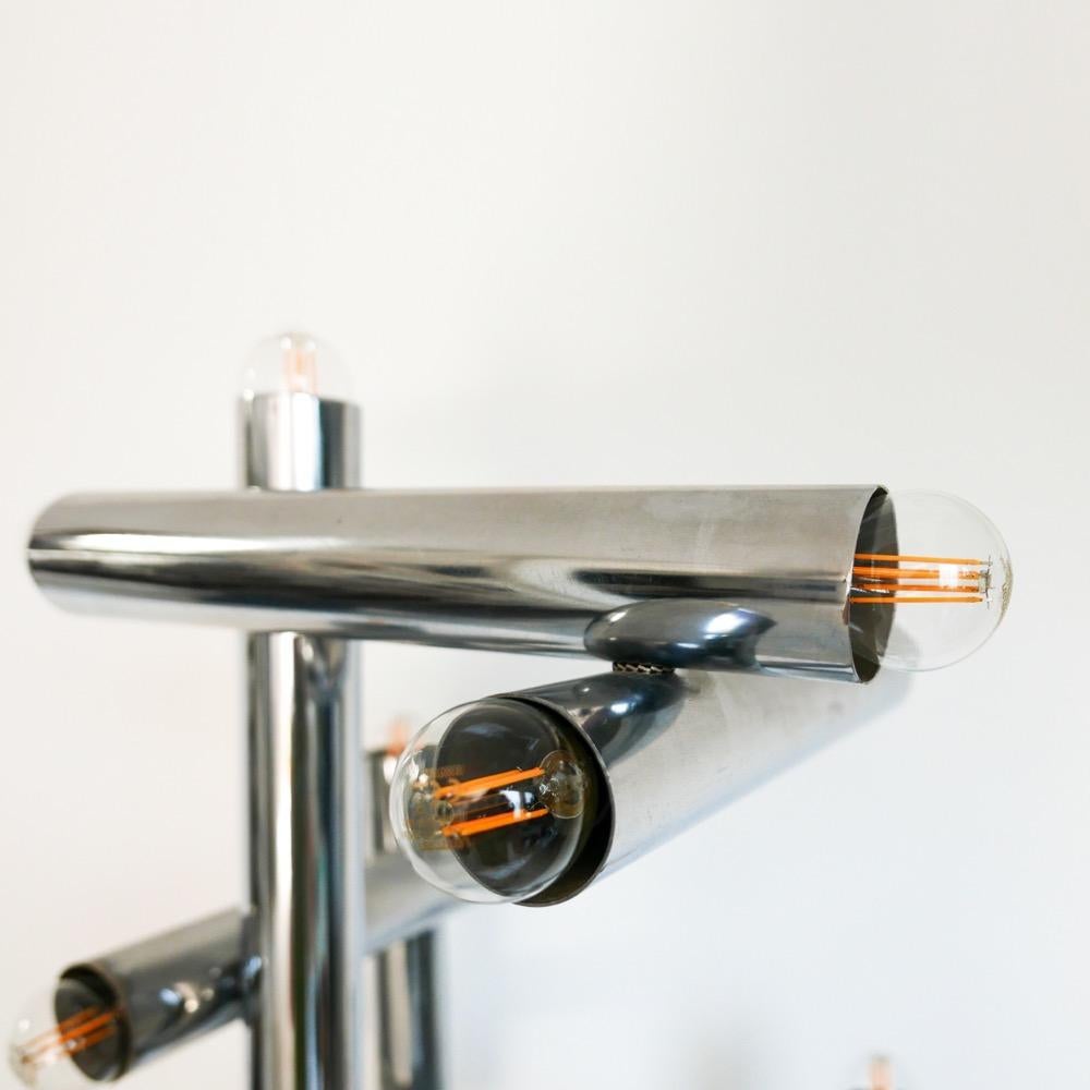 Fin du 20e siècle Lampadaire italien de l'ère spatiale Reggiani, tubes géométriques, chromé minimal en vente