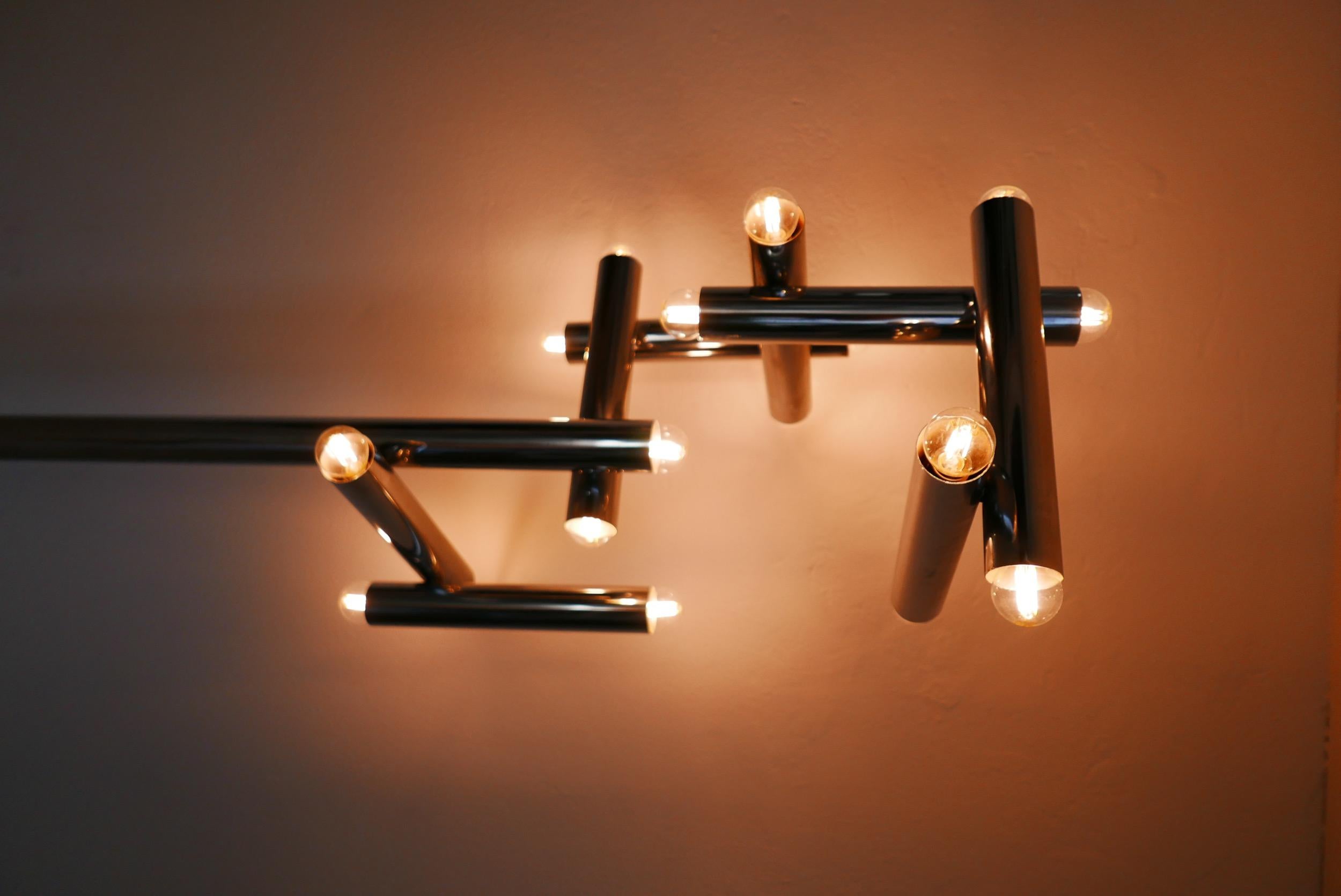 Métal Lampadaire italien de l'ère spatiale Reggiani, tubes géométriques, chromé minimal en vente