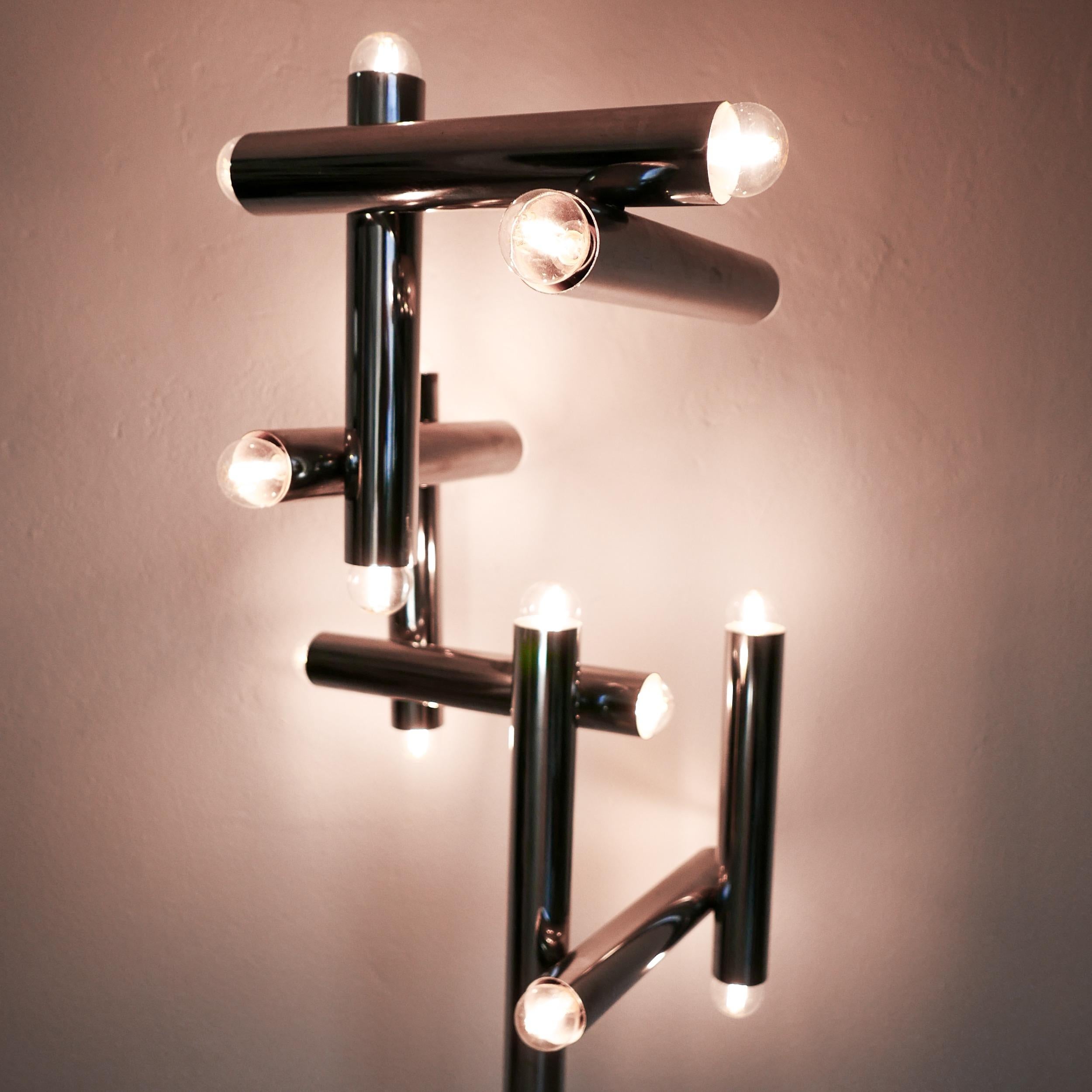 Lampadaire italien de l'ère spatiale Reggiani, tubes géométriques, chromé minimal en vente 1