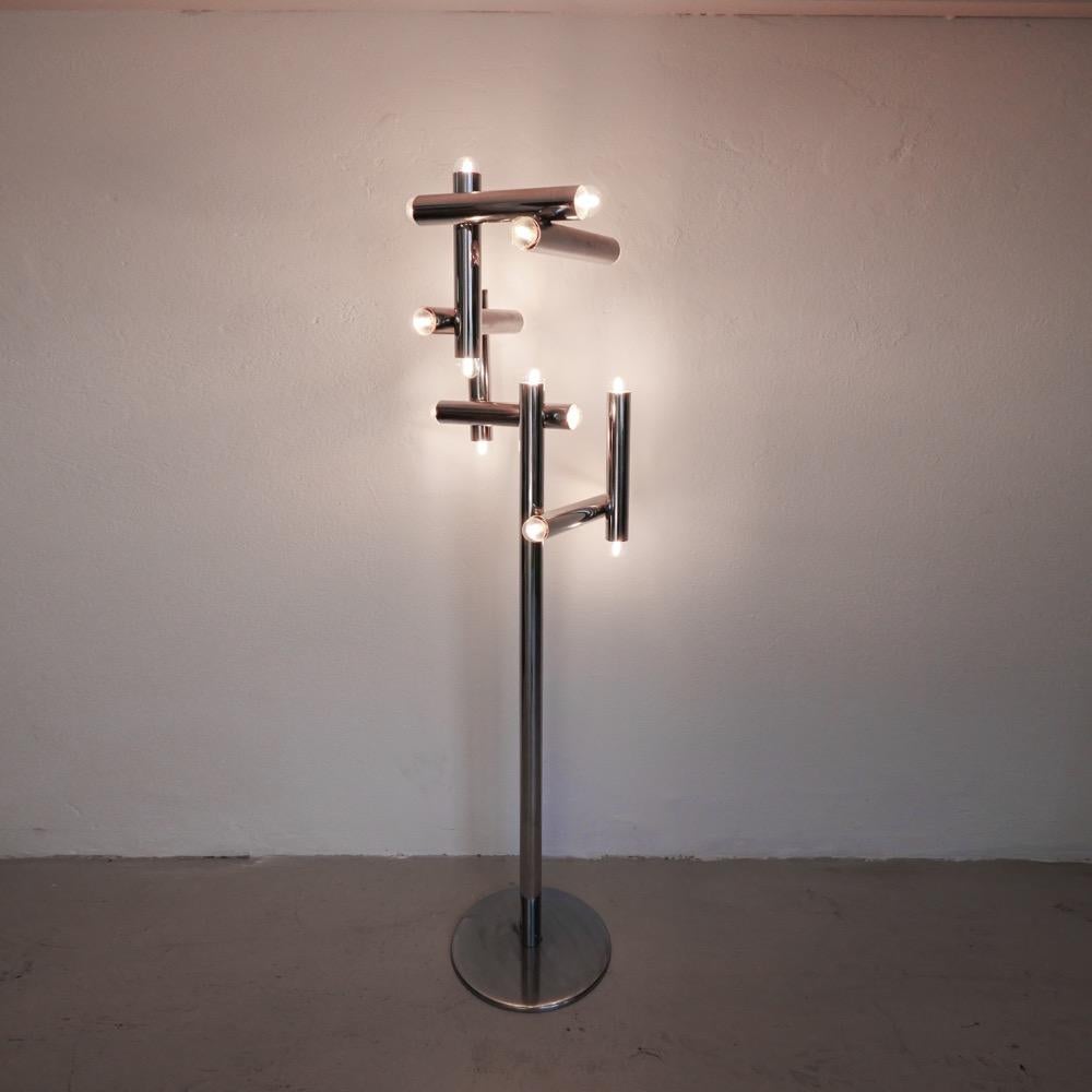 Lampadaire italien de l'ère spatiale Reggiani, tubes géométriques, chromé minimal en vente 2