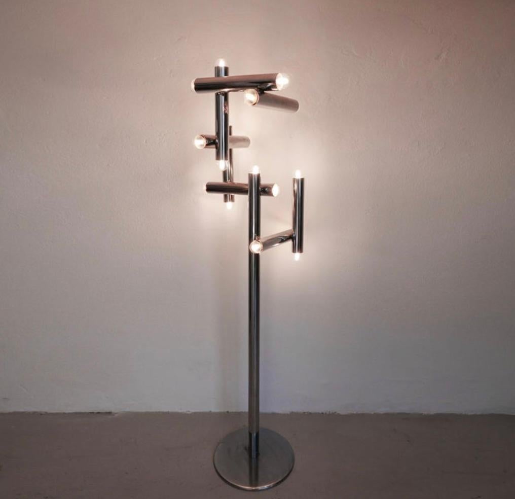 Lampadaire italien de l'ère spatiale Reggiani, tubes géométriques, chromé minimal en vente 3
