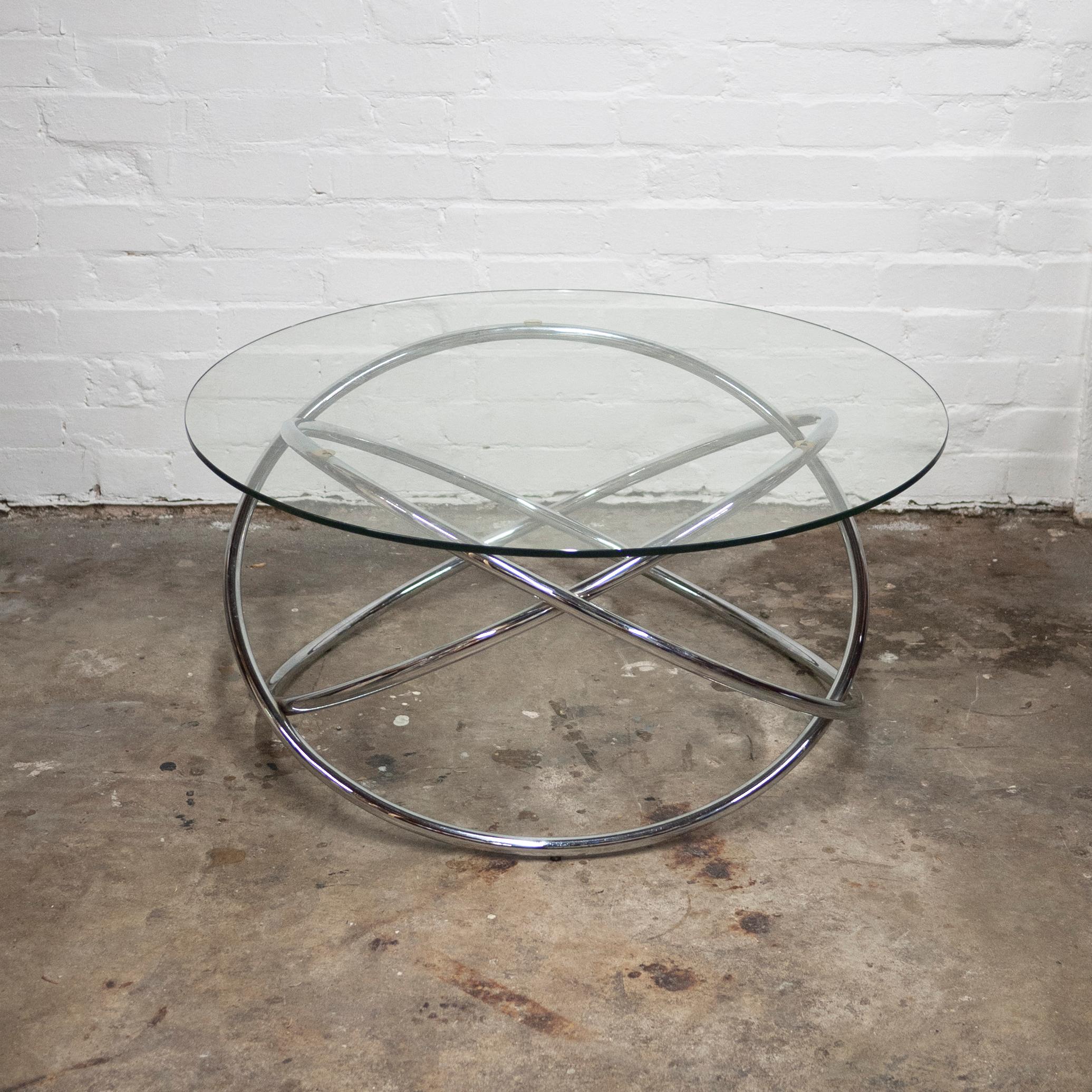 Métal Table basse italienne vintage de l'ère spatiale en verre et à base spiralée en chrome, années 1970 en vente