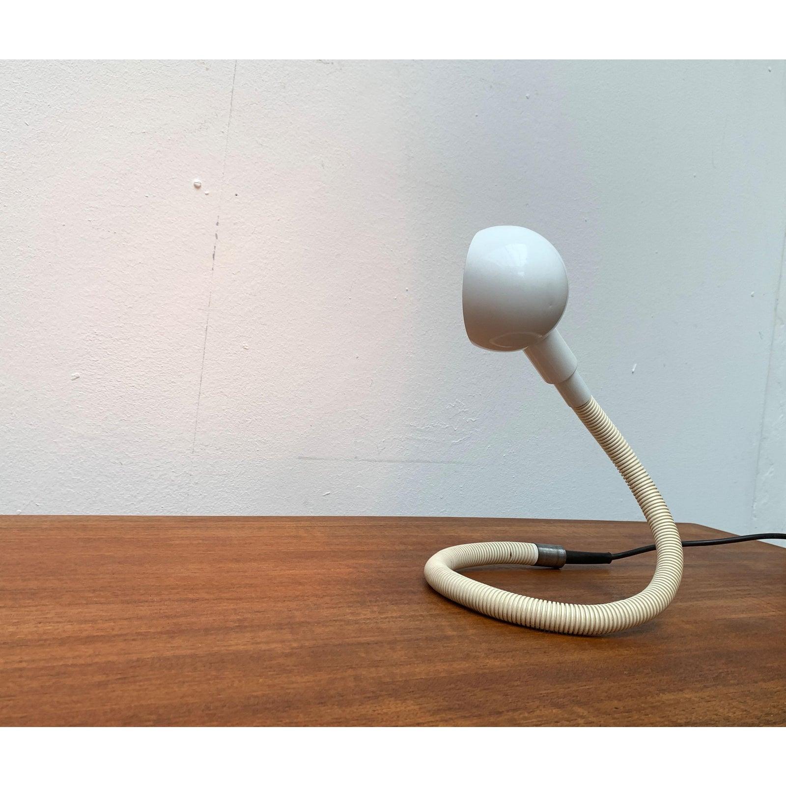 Lampe de table italienne Hebi de l'ère spatiale par Isao Hosoe en vente 5