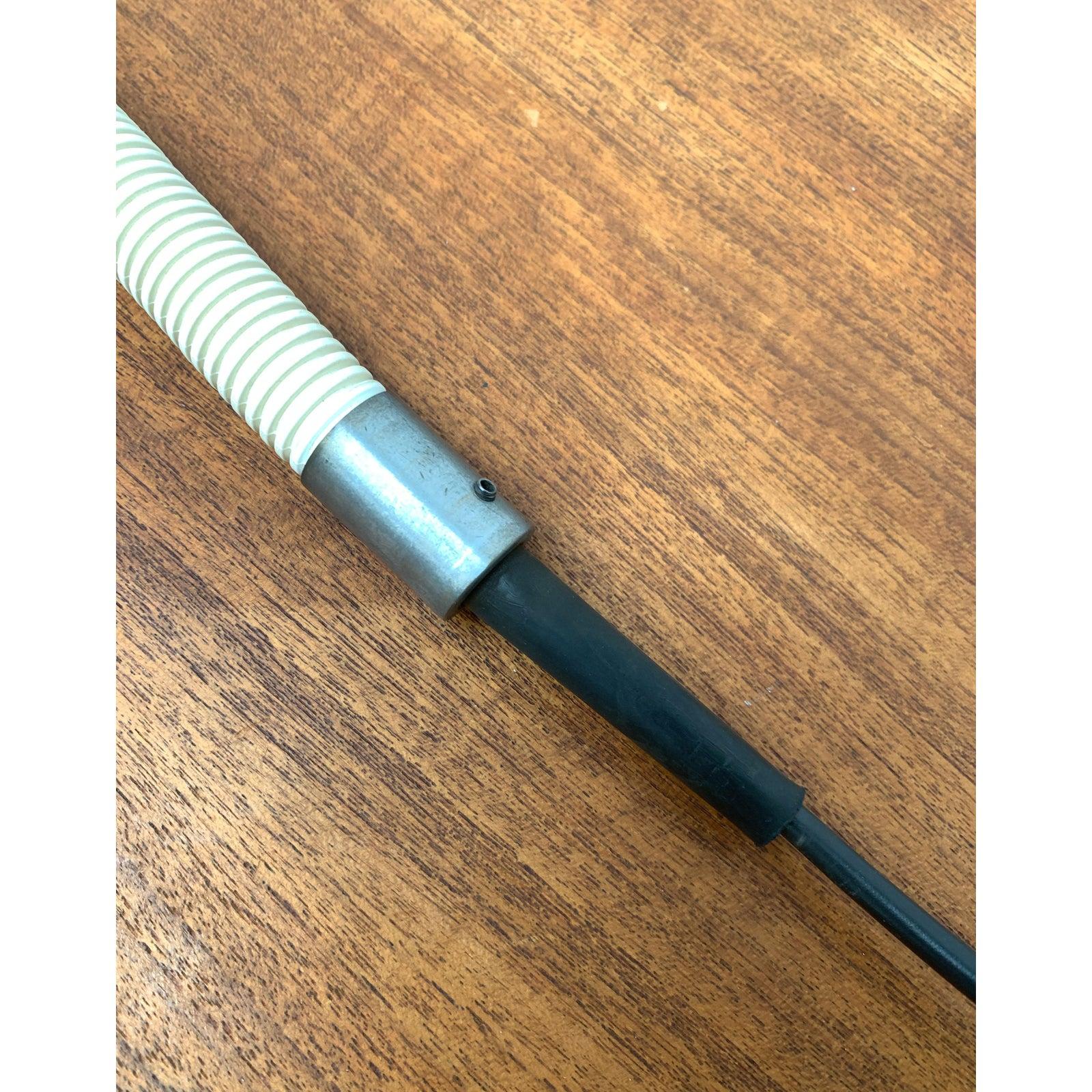 Lampe de table italienne Hebi de l'ère spatiale par Isao Hosoe en vente 7