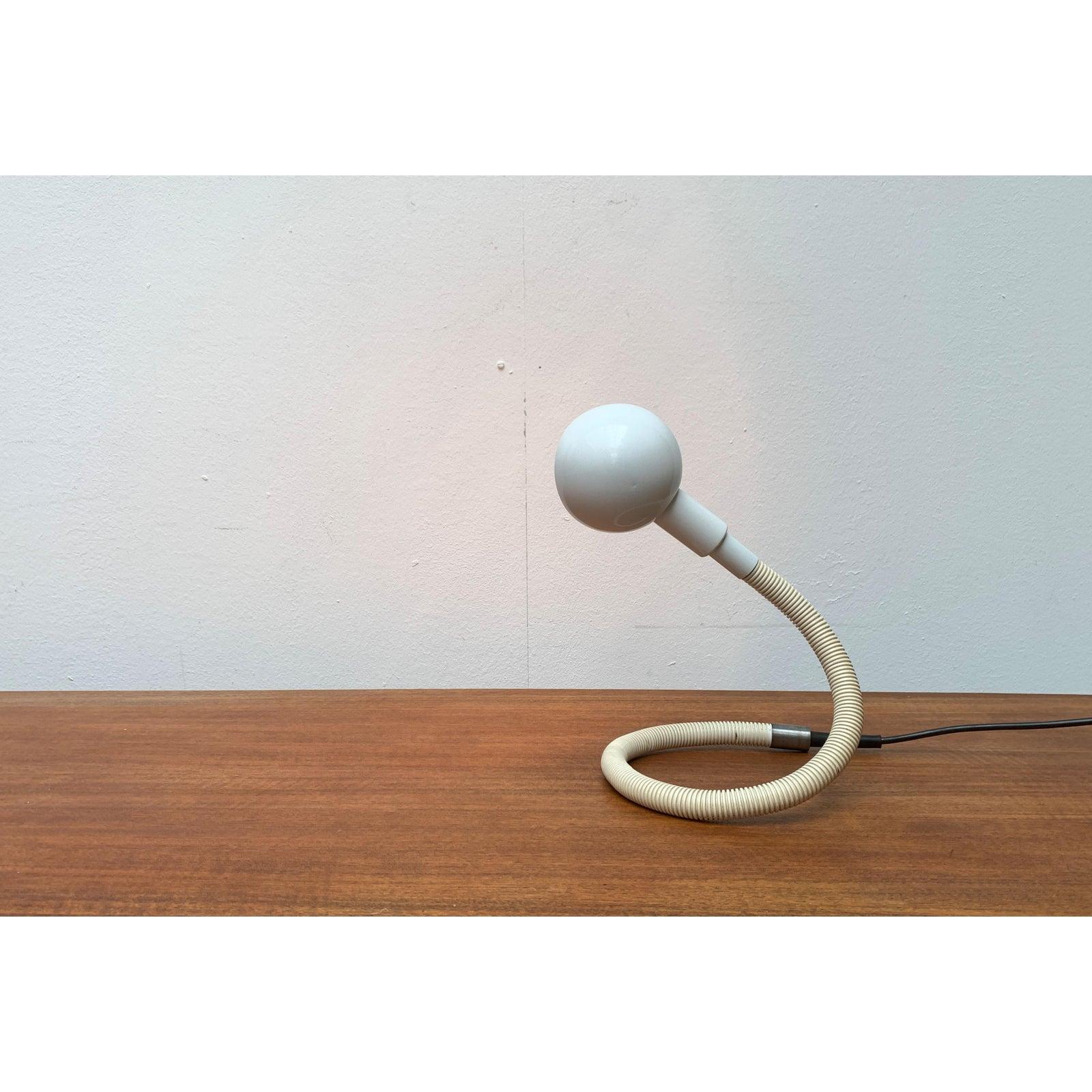 Lampe de table italienne Hebi de l'ère spatiale par Isao Hosoe en vente 4
