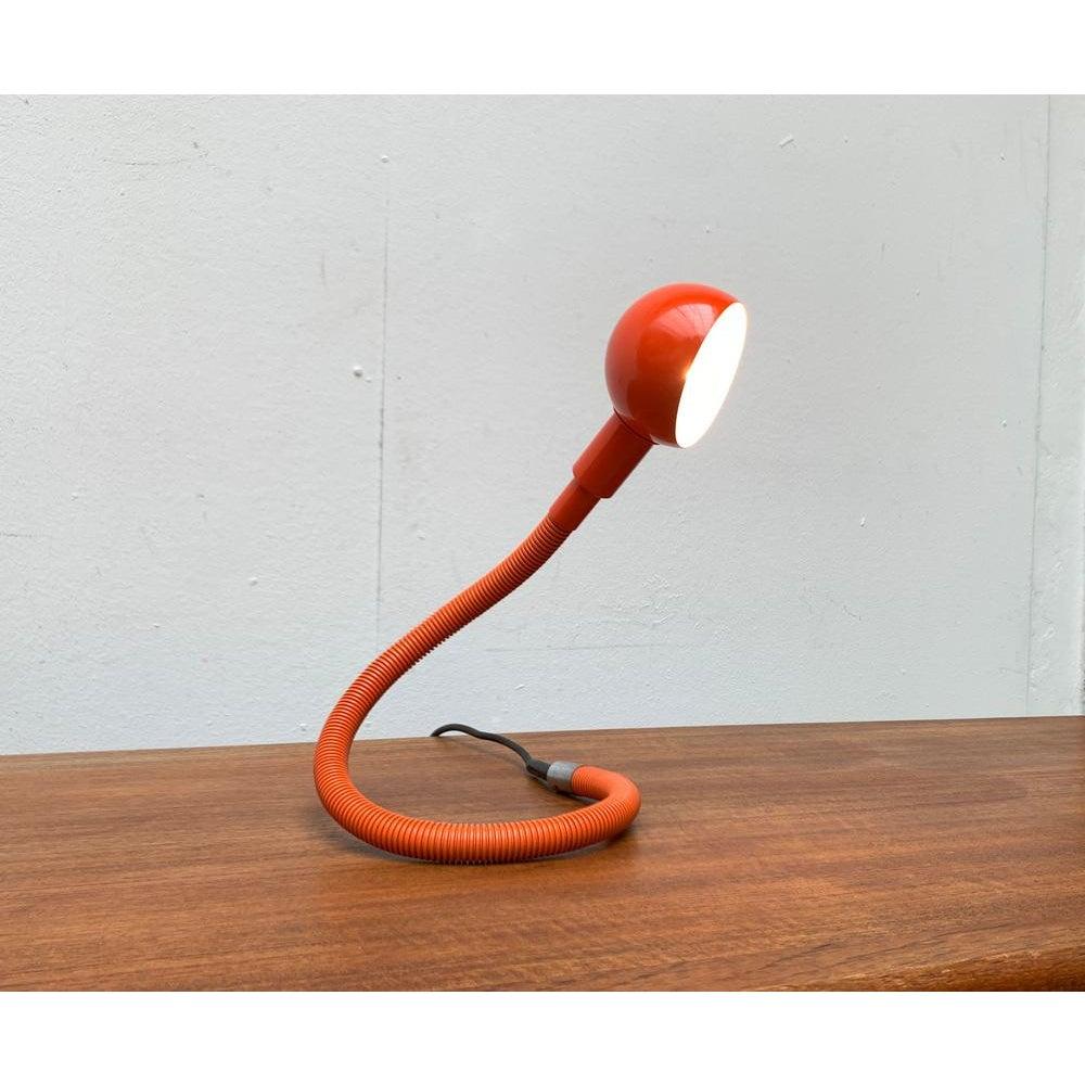 Lampe de table italienne Hebi de l'ère spatiale par Isao Hosoe pour Valenti Luce, 1970 en vente 5
