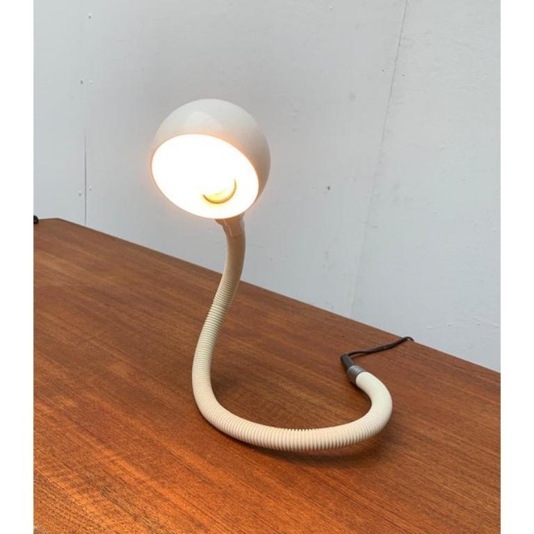 Lampe de table italienne Hebi de l'ère spatiale par Isao Hosoe pour Valenti Luce, 1970 en vente 5
