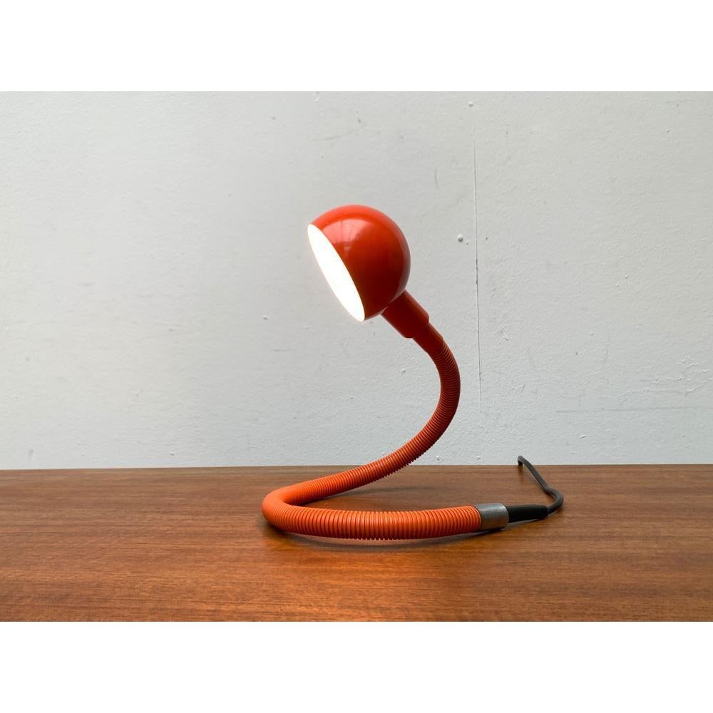 Lampe de table italienne Hebi de l'ère spatiale par Isao Hosoe pour Valenti Luce, 1970 en vente 6