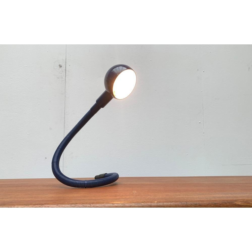 Métal Lampe de table italienne Hebi de l'ère spatiale par Isao Hosoe pour Valenti Luce, années 1970 en vente