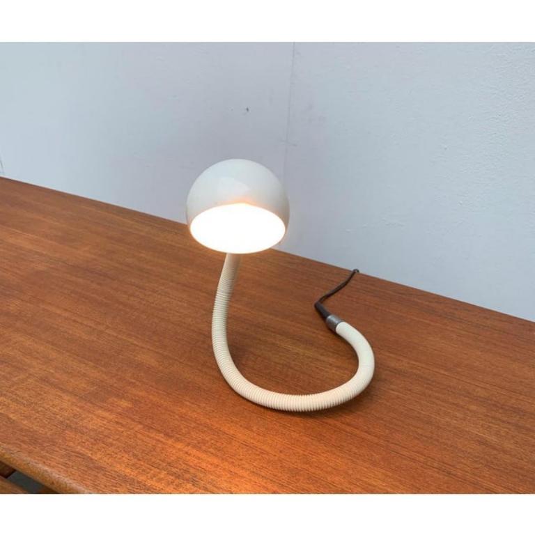 Lampe de table italienne Hebi de l'ère spatiale par Isao Hosoe pour Valenti Luce, 1970 en vente 1