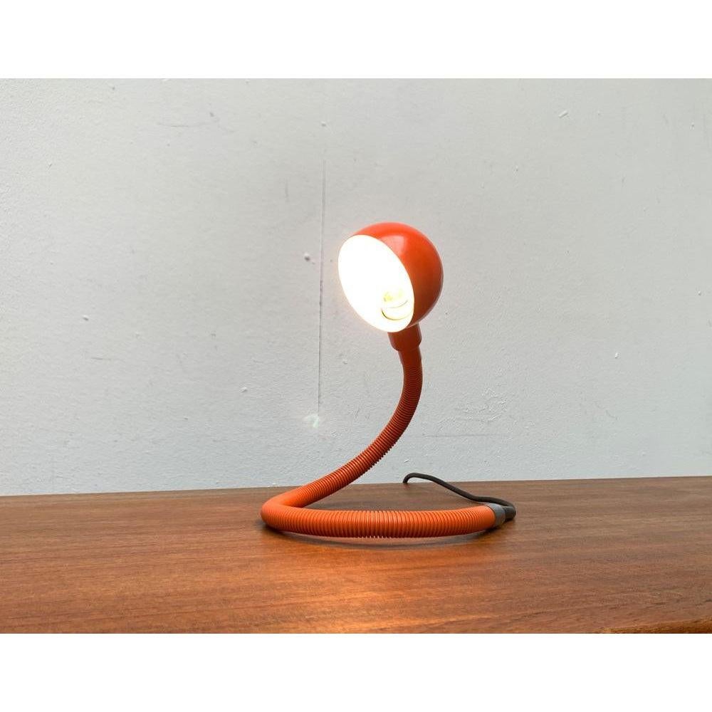 Lampe de table italienne Hebi de l'ère spatiale par Isao Hosoe pour Valenti Luce, 1970 en vente 4