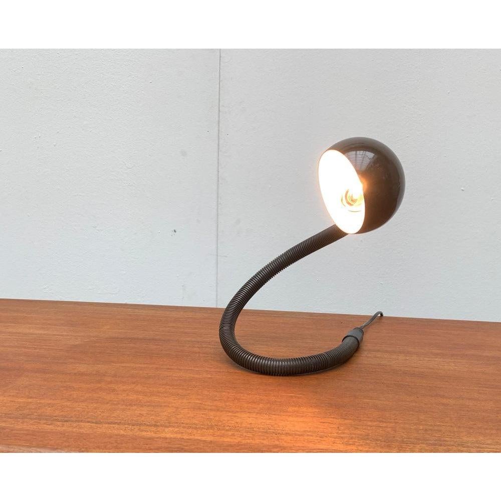 Lampe de table italienne Hebi de l'ère spatiale par Isao Hosoe pour Valenti Luce en vente 7