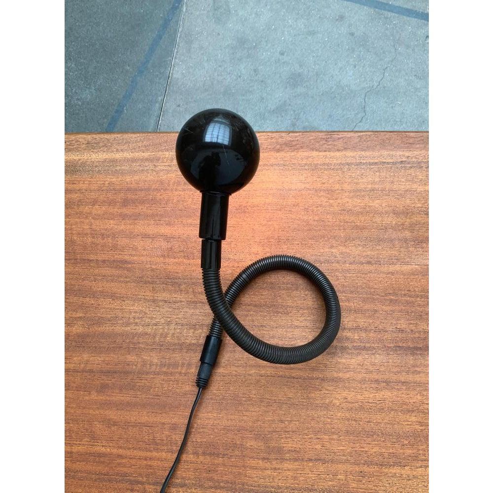 Lampe de table italienne Hebi de l'ère spatiale par Isao Hosoe pour Valenti Luce Bon état - En vente à Hamburg, DE
