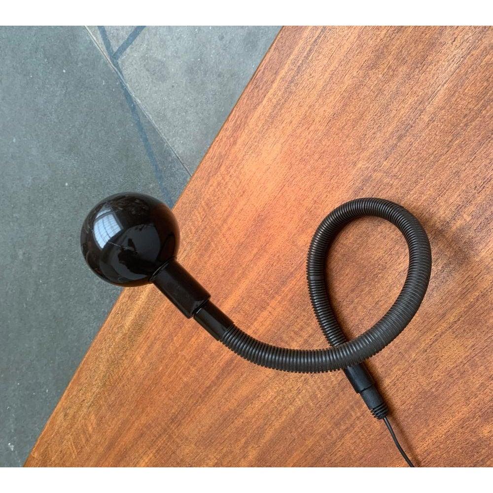 20ième siècle Lampe de table italienne Hebi de l'ère spatiale par Isao Hosoe pour Valenti Luce en vente