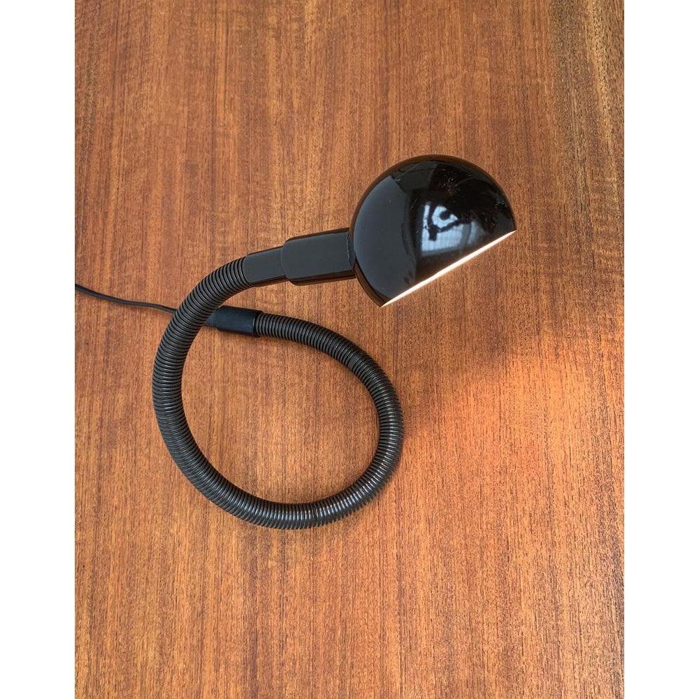 Lampe de table italienne Hebi de l'ère spatiale par Isao Hosoe pour Valenti Luce en vente 1