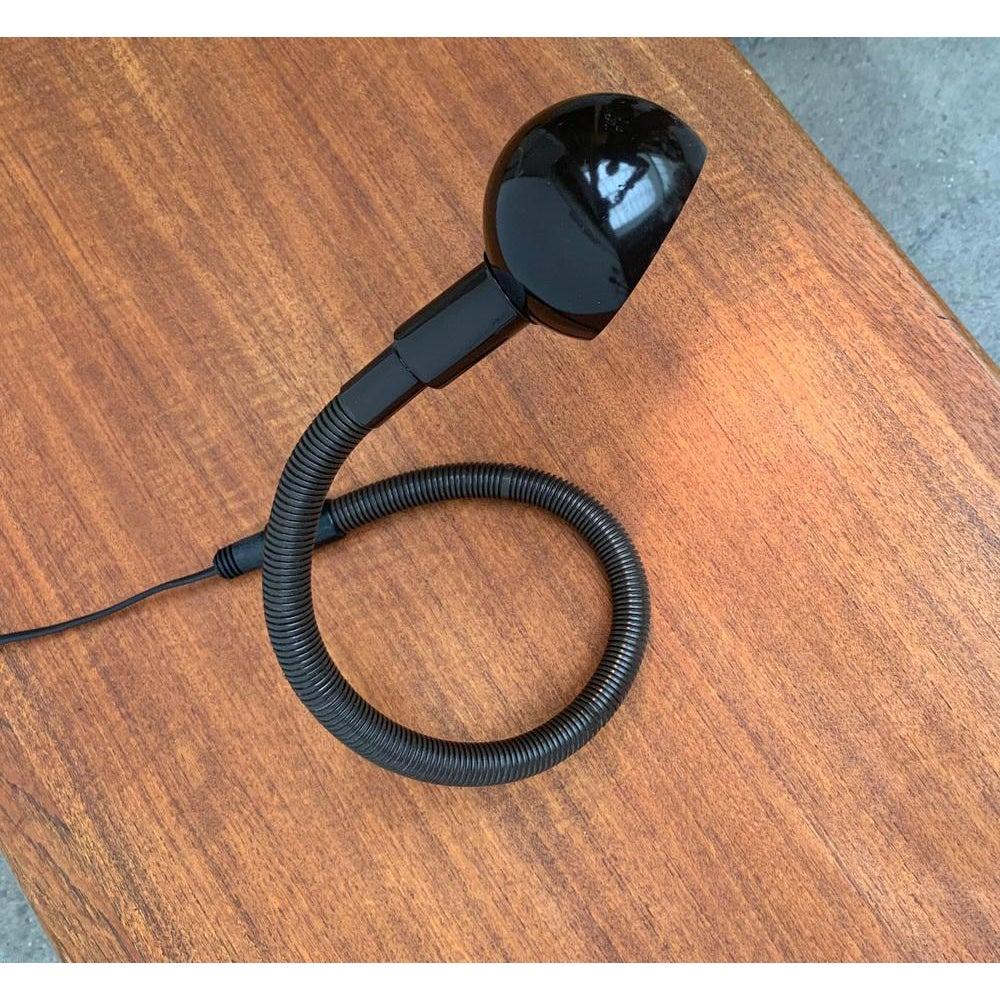 Lampe de table italienne Hebi de l'ère spatiale par Isao Hosoe pour Valenti Luce en vente 3