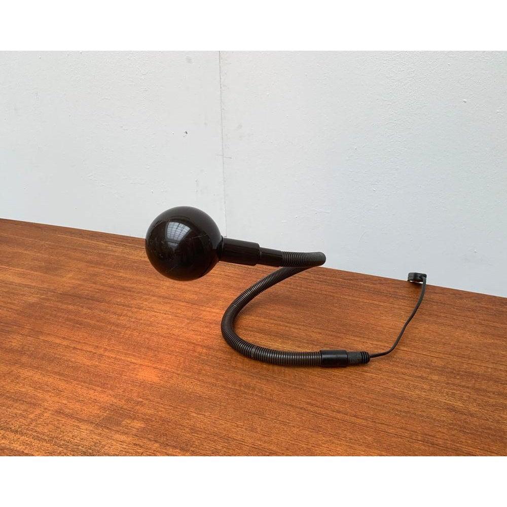 Lampe de table italienne Hebi de l'ère spatiale par Isao Hosoe pour Valenti Luce en vente 4