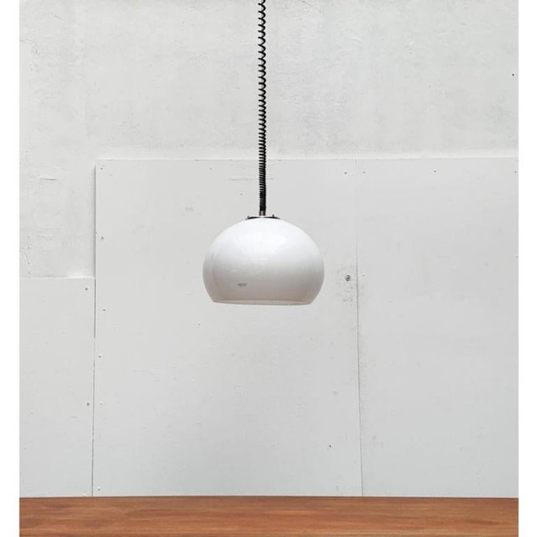 Lampe suspendue Jolly italienne de l'ère spatiale par Luigi Massoni pour Guzzini, années 1960 en vente 1