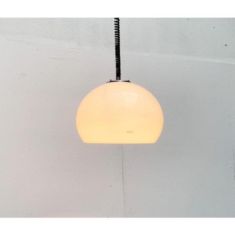 Lampe suspendue Jolly italienne de l'ère spatiale par Luigi Massoni pour Guzzini, années 1960 en vente 2