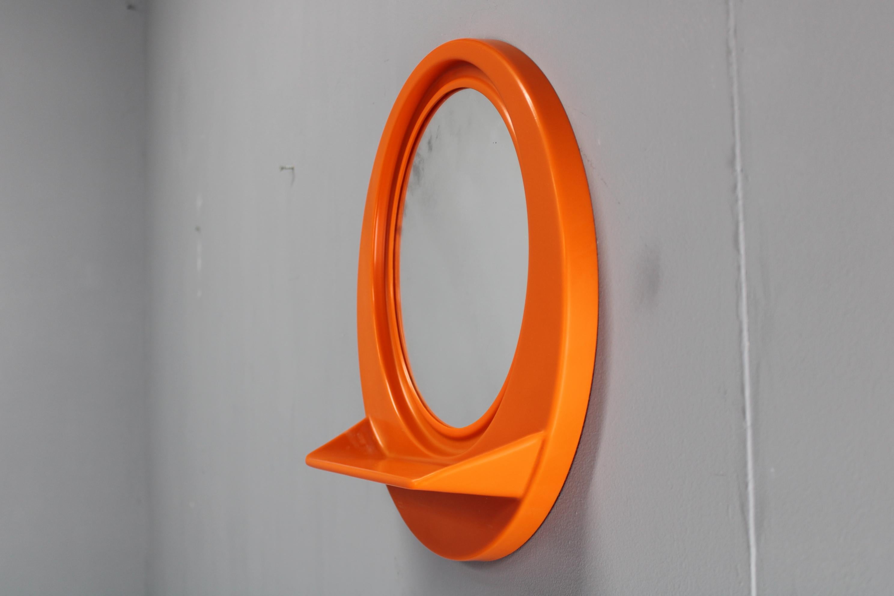 italien Miroir rond en plastique avec étagère, Vintage A Space AGE, 1970 en vente