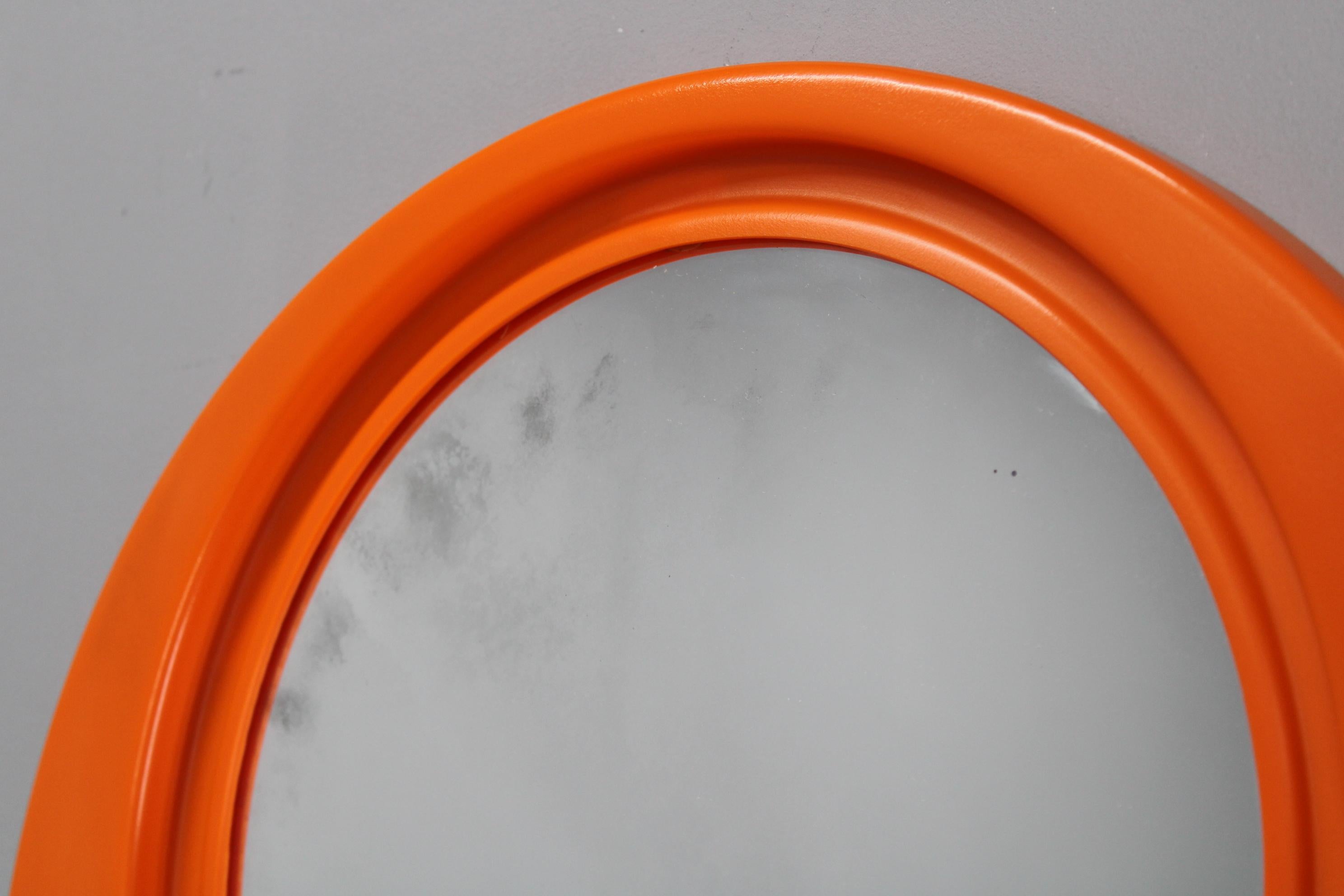 Miroir rond en plastique avec étagère, Vintage A Space AGE, 1970 Bon état - En vente à Praha, CZ